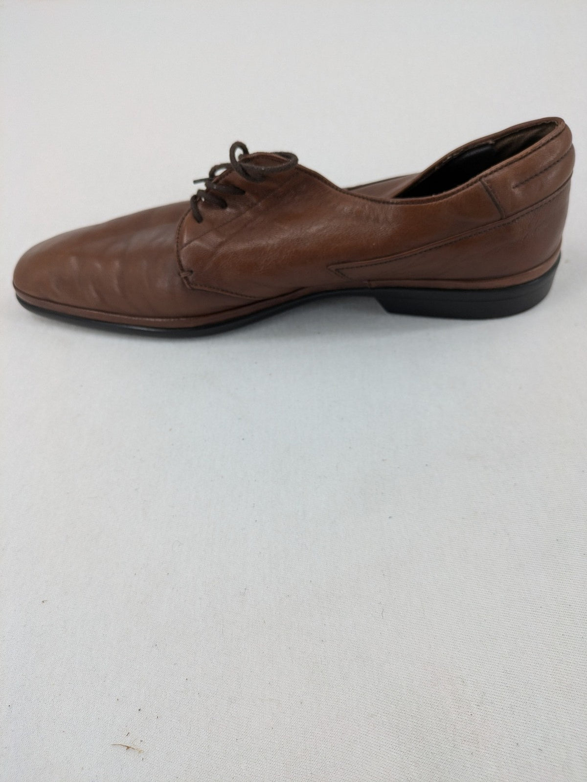 BOSS Hugo Boss brown deck shoes genuine leather classic design made in Italy.