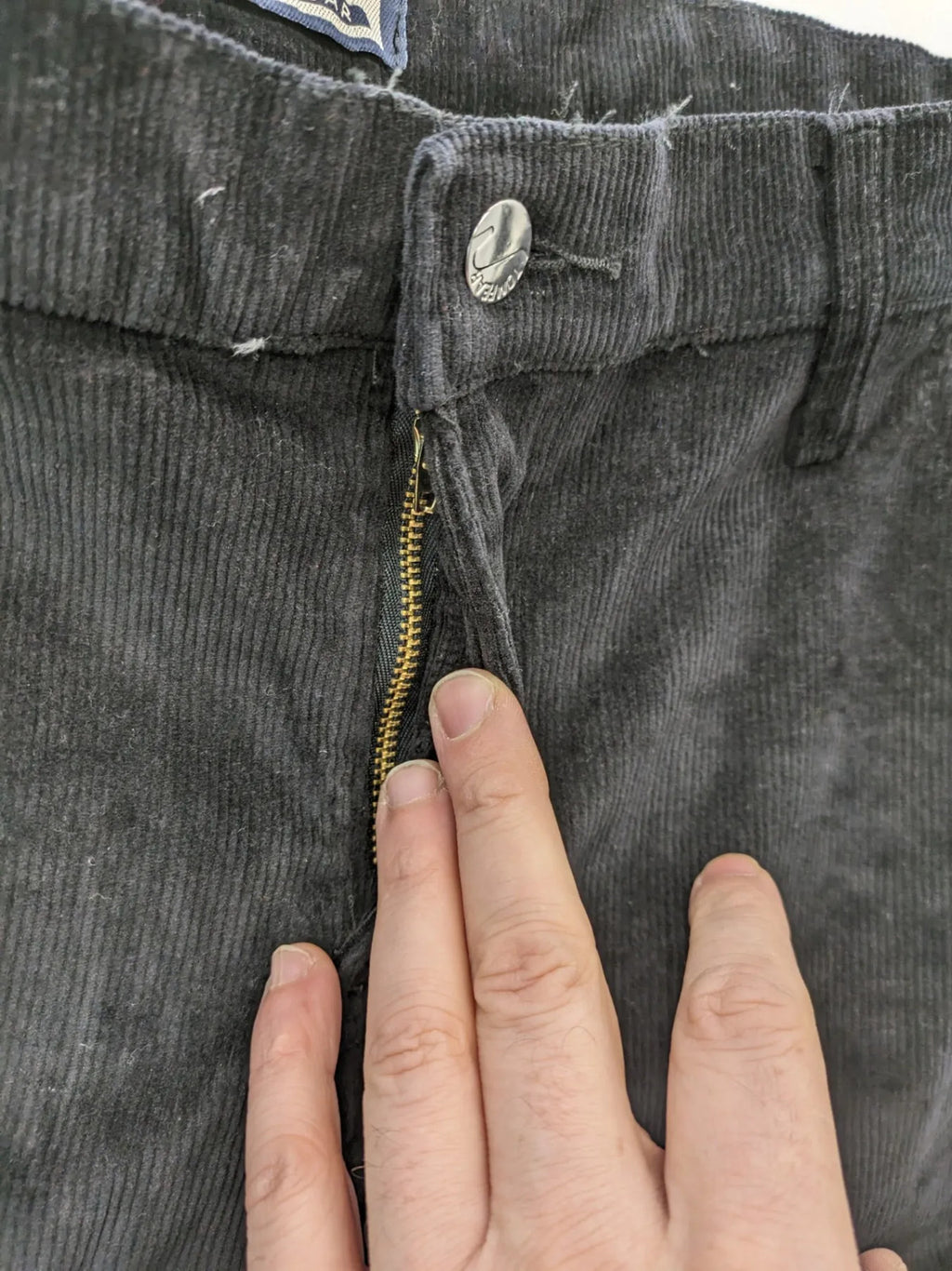 Tomfear black straight fit cord jeans, classic five-pocket design, soft corduroy material.