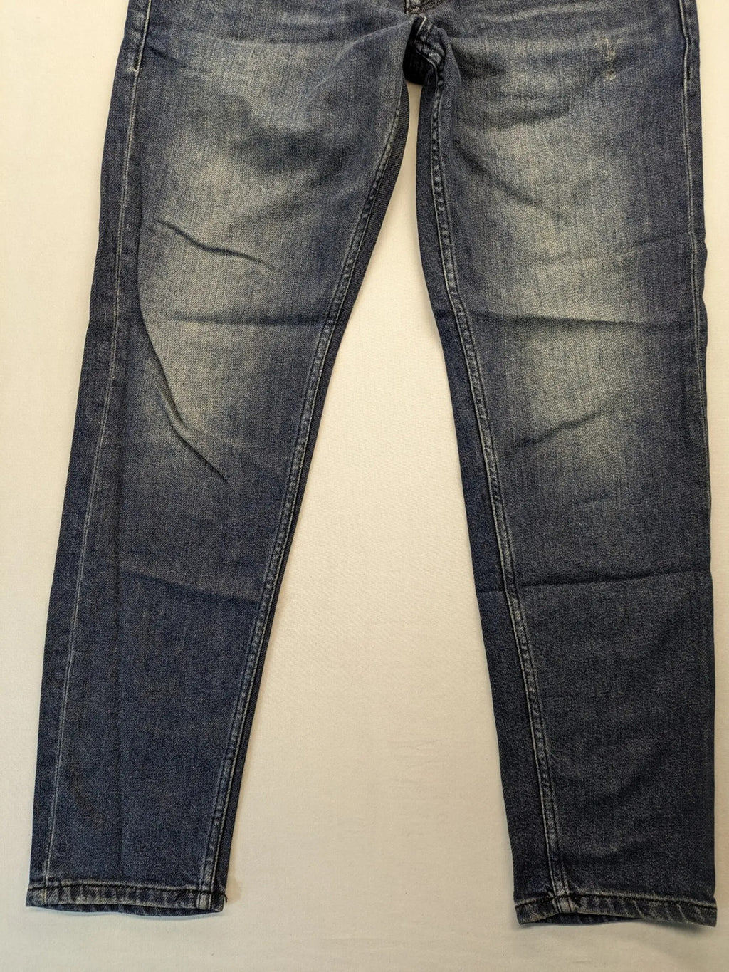 Only & Sons blue straight jeans with classic 5-pocket design and button fly.