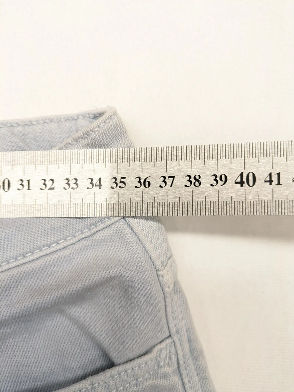 Esprit blue mom fit jeans high waist with classic 5-pocket design and logo.