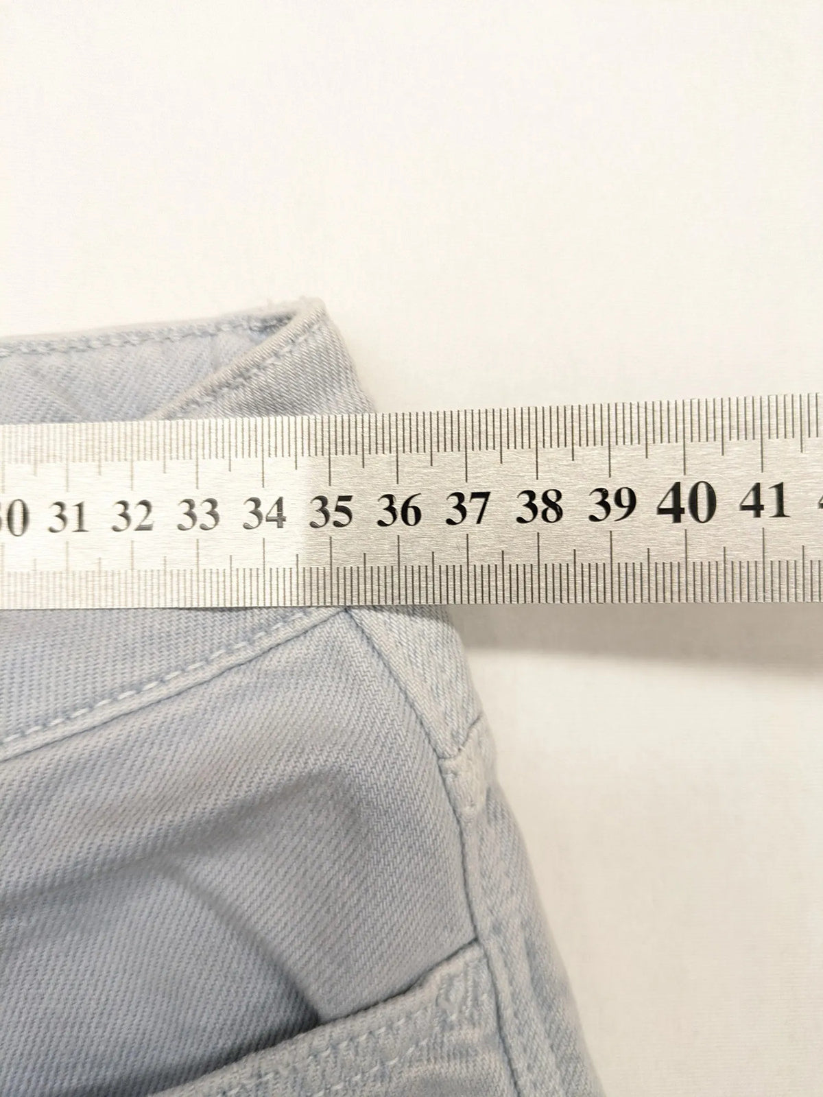 Esprit blue mom fit jeans high waist with classic 5-pocket design and logo.