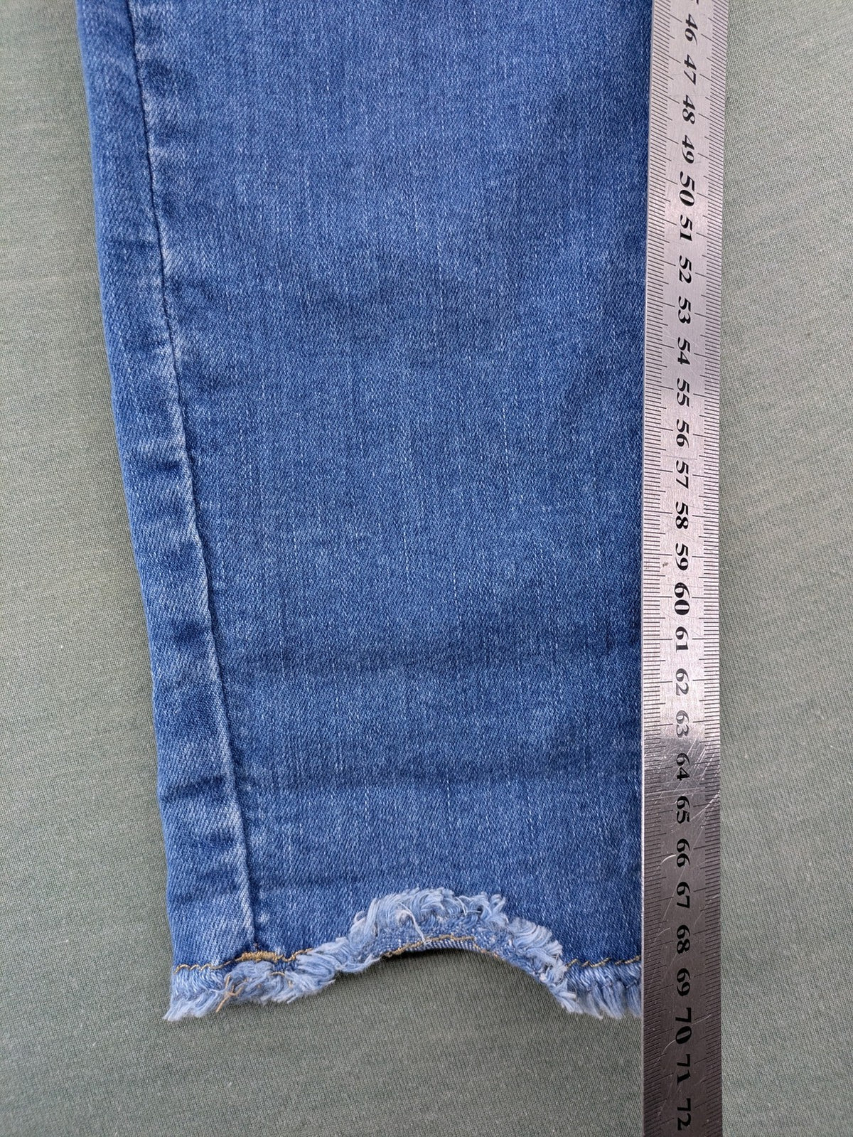 ONLY blue skinny jeans with frayed raw hem and classic 5-pocket design.