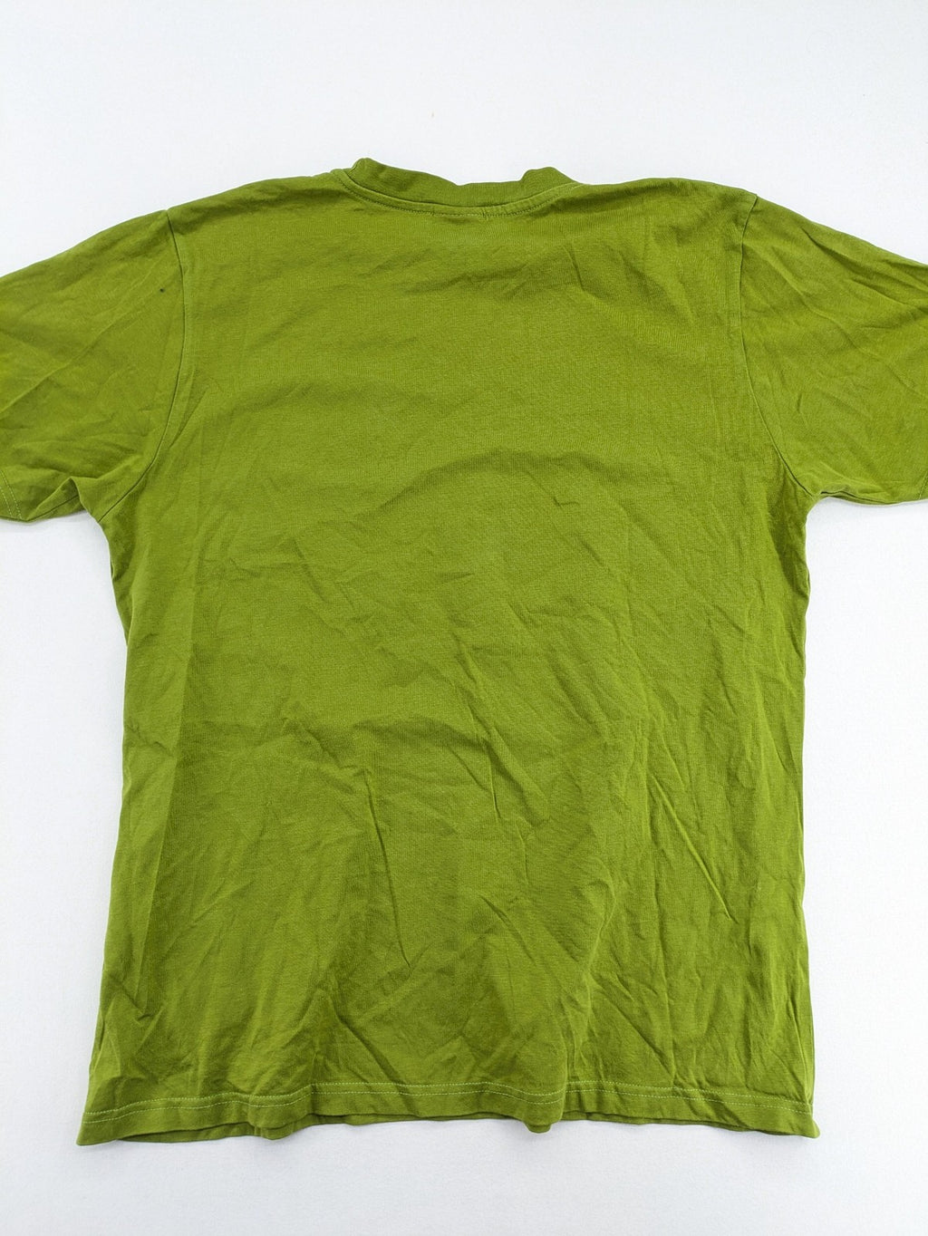 Lay Back green t-shirt with skull graphic, logo print, and short sleeves.