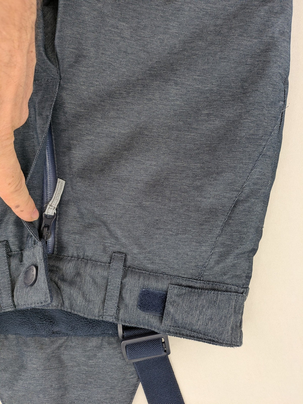 Topolino grey snow pants with adjustable straps and durable insulated material.