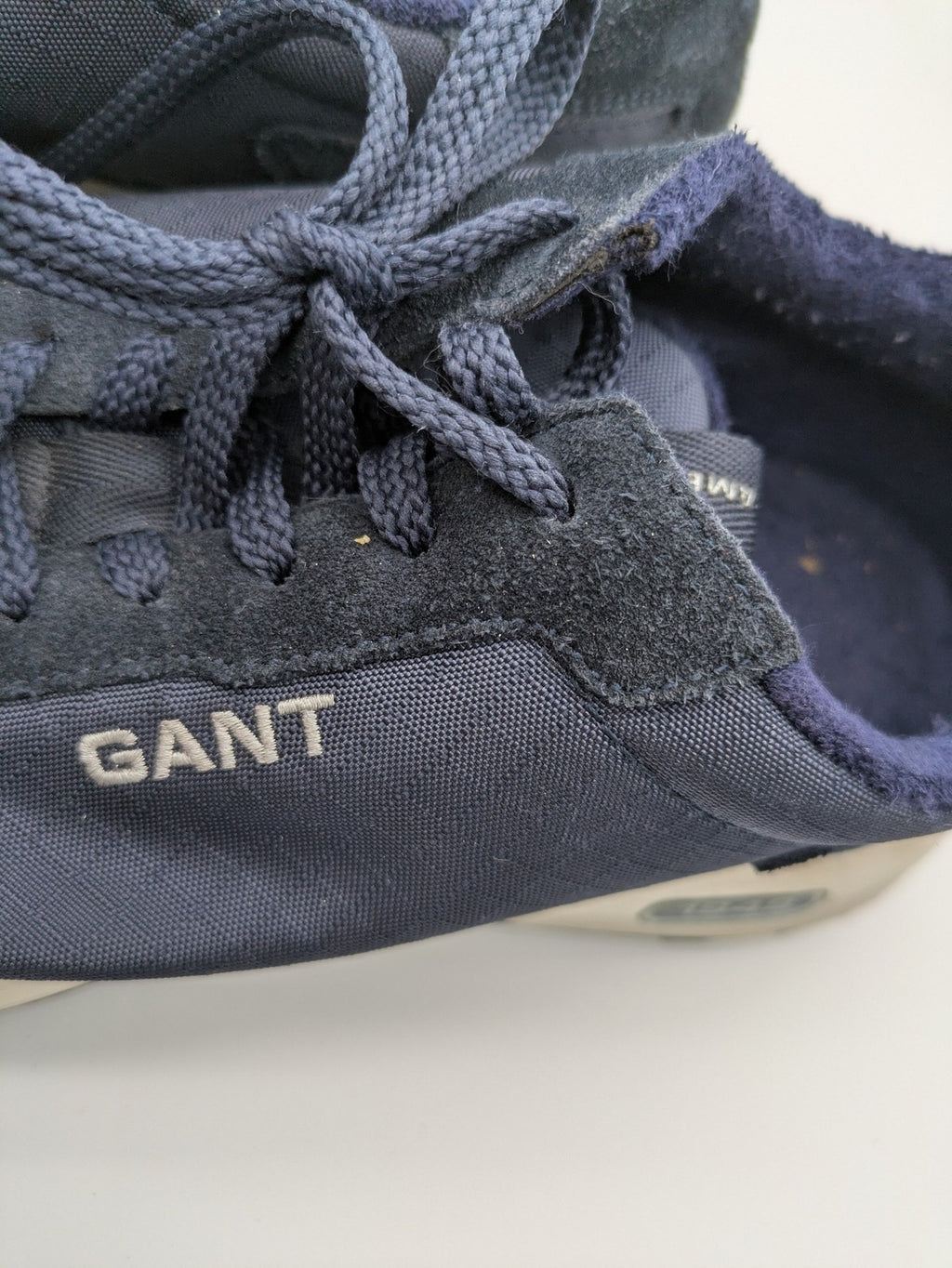 GANT navy sneaker Ketoon 7A suede and textile, subtle branding, sporty design.
