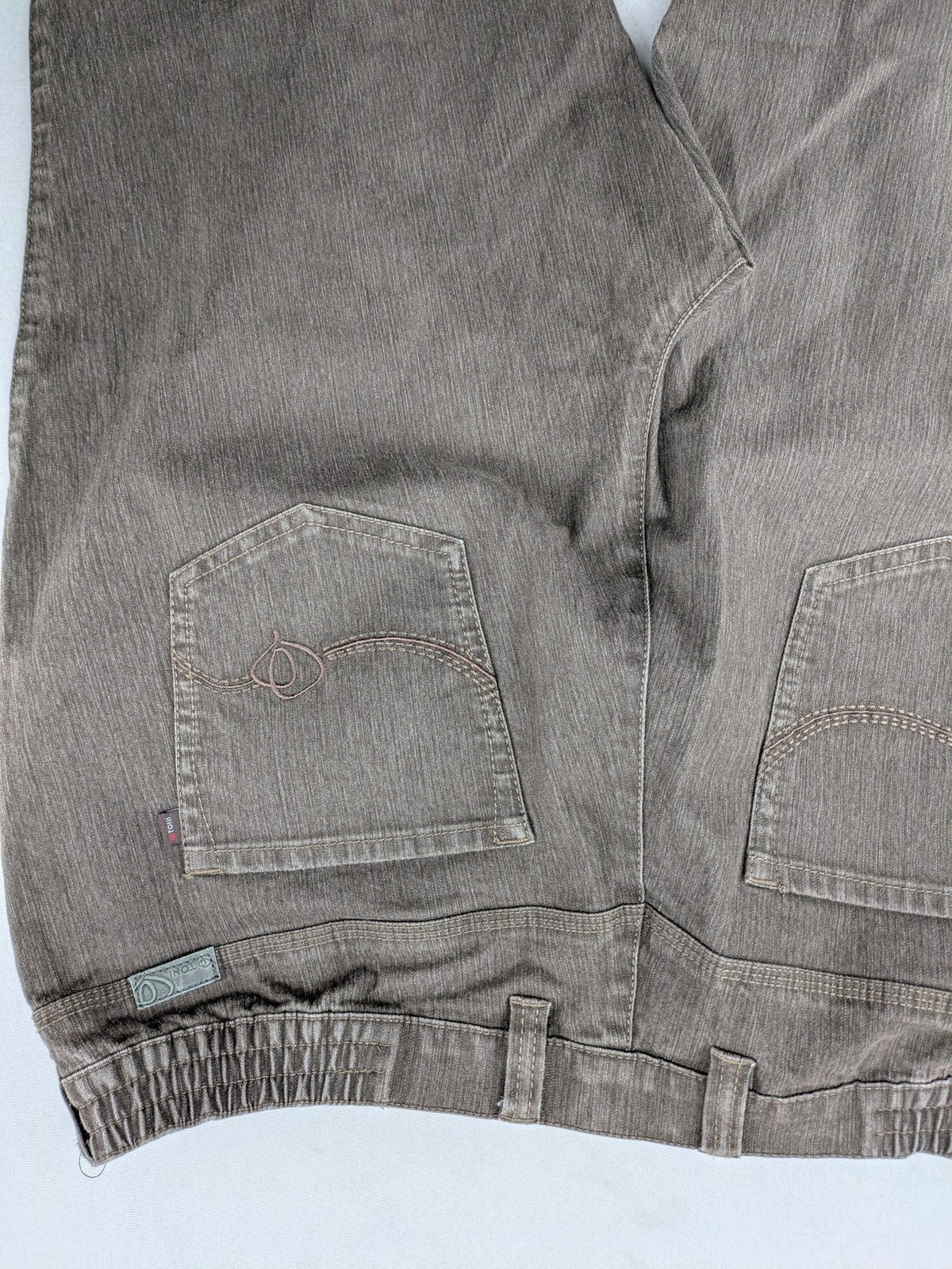TONI grey straight jeans super slim fit with elastic waistband and classic 5-pocket design.