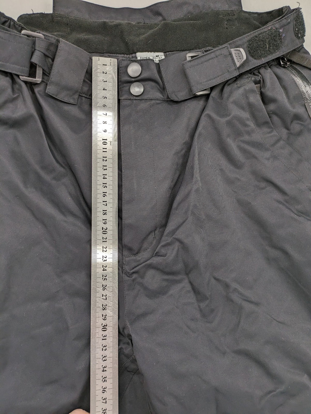 COOLE black ski pants with Thinsulate insulation and versatile unisex design.