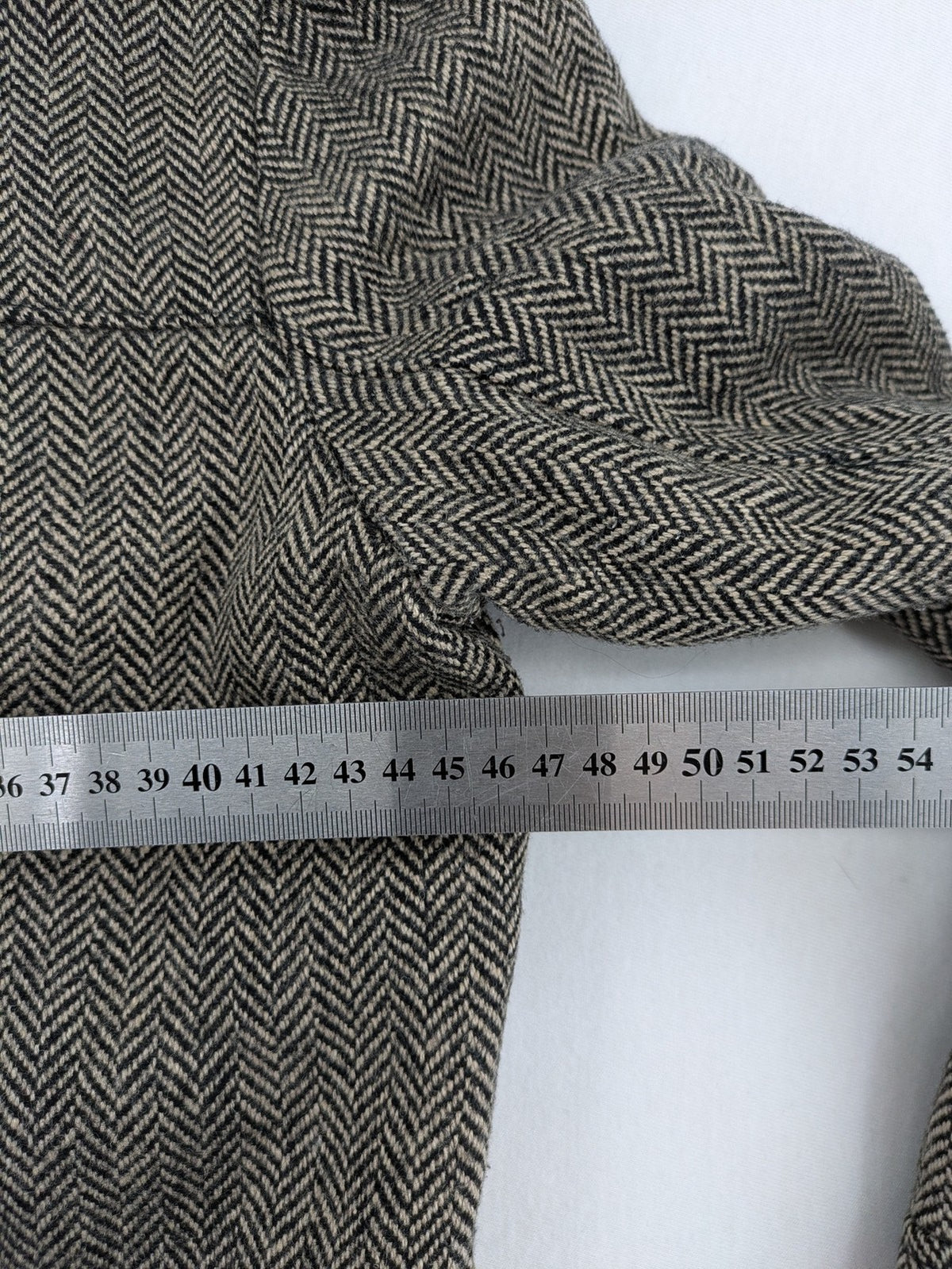 Bench beige-brown duffle coat with herringbone pattern and toggle closures.