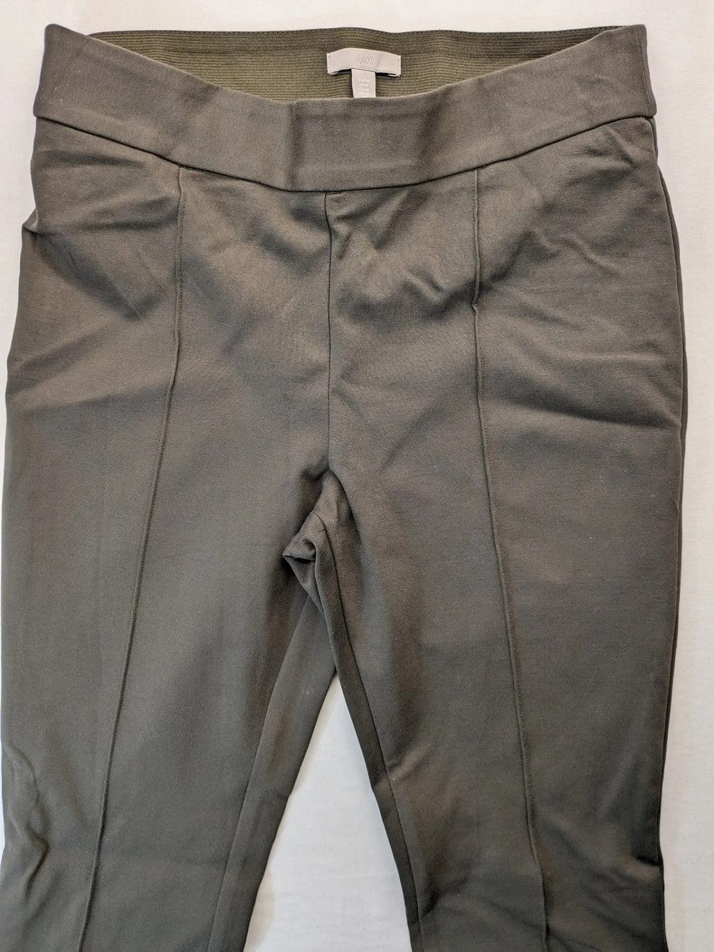 H&M khaki pants with front seam detail and stretchy material for comfort.