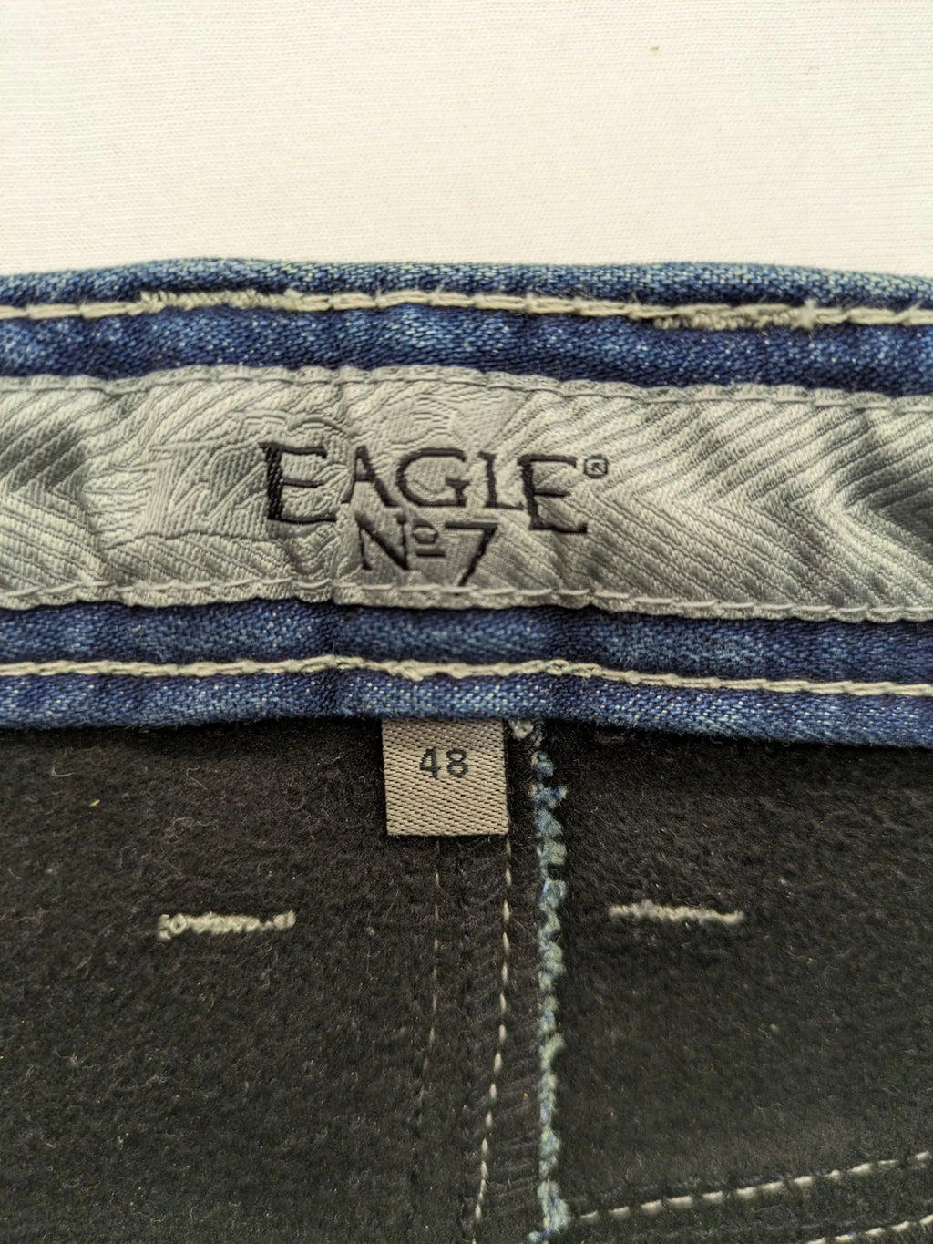Eagle N°7 blue straight jeans with five-pocket design and soft thermal lining.