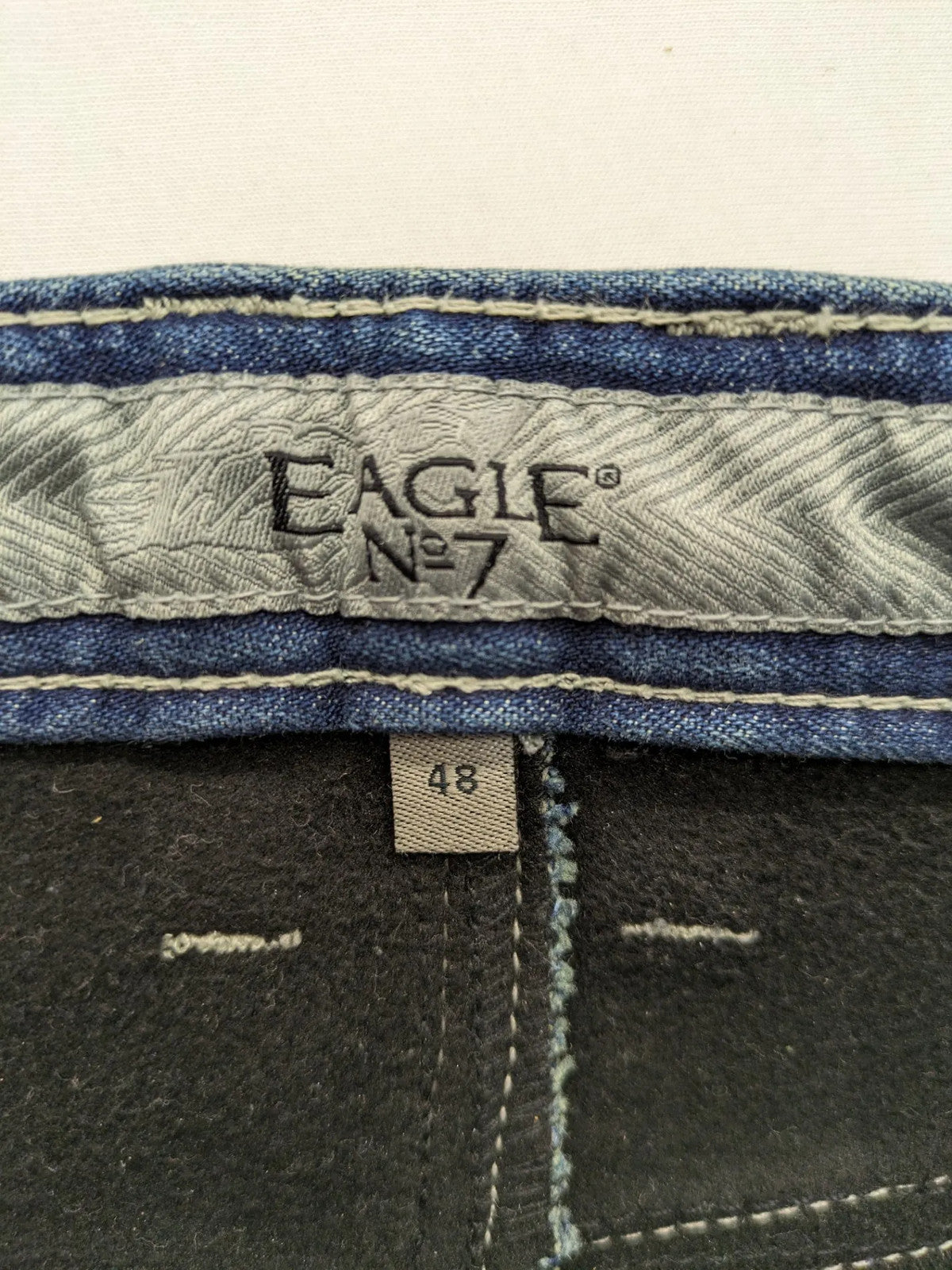 Eagle N°7 blue straight jeans with five-pocket design and soft thermal lining.