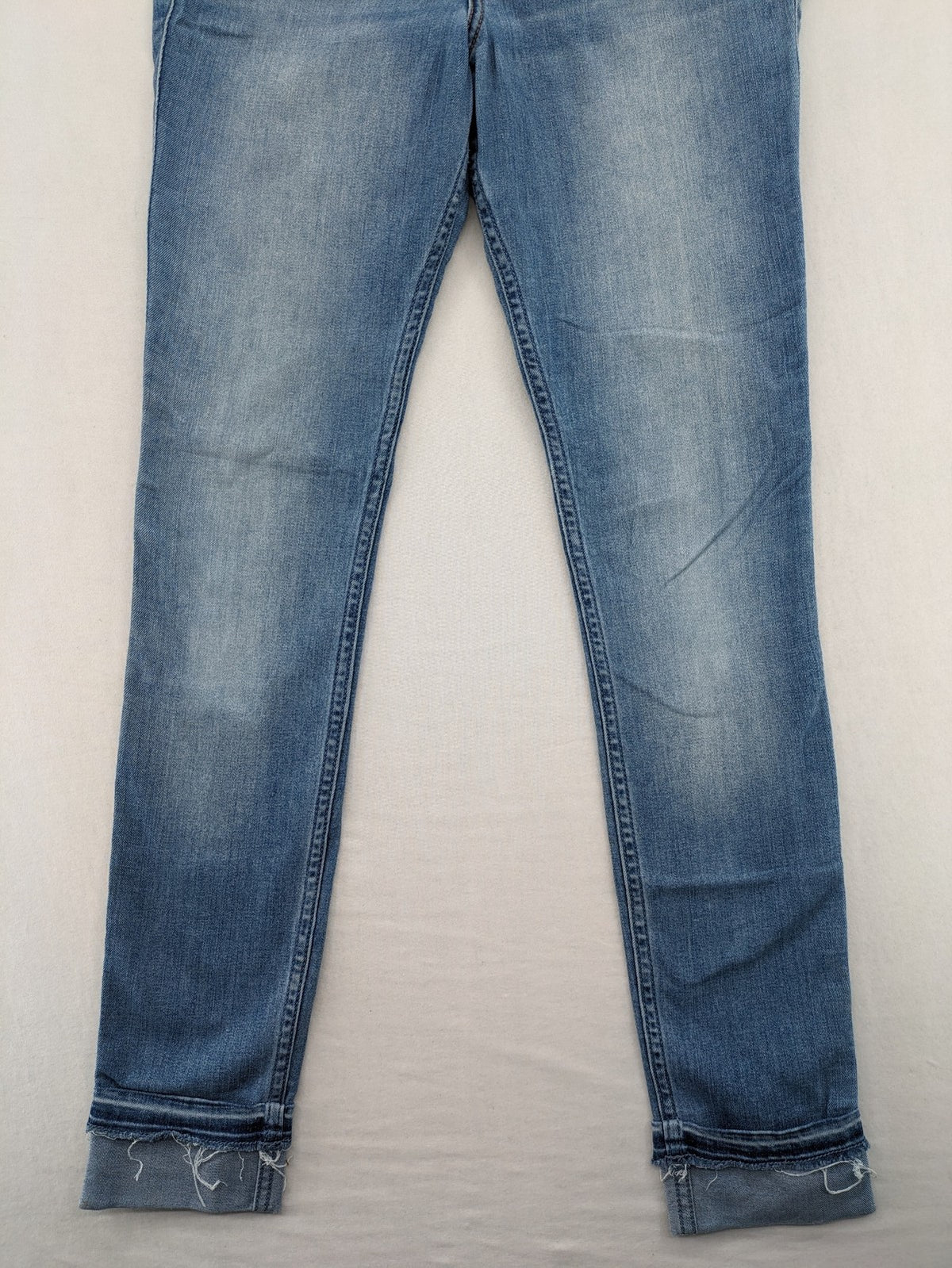 Hollister blue high rise super skinny jeans with frayed hem and classic stretch denim.