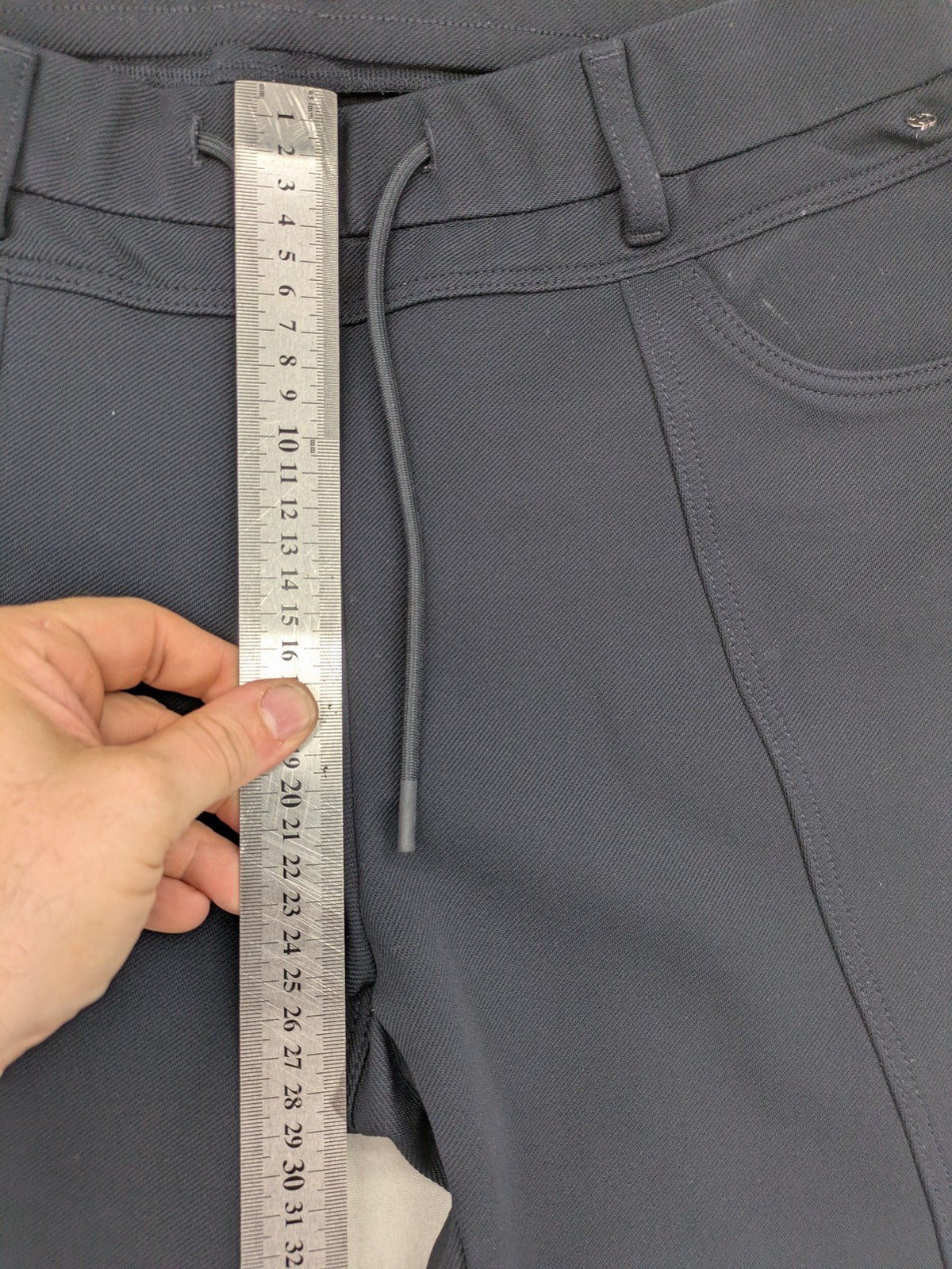 Gerry Weber grey jogger pants with elastic waistband and decorative 5-pocket style.