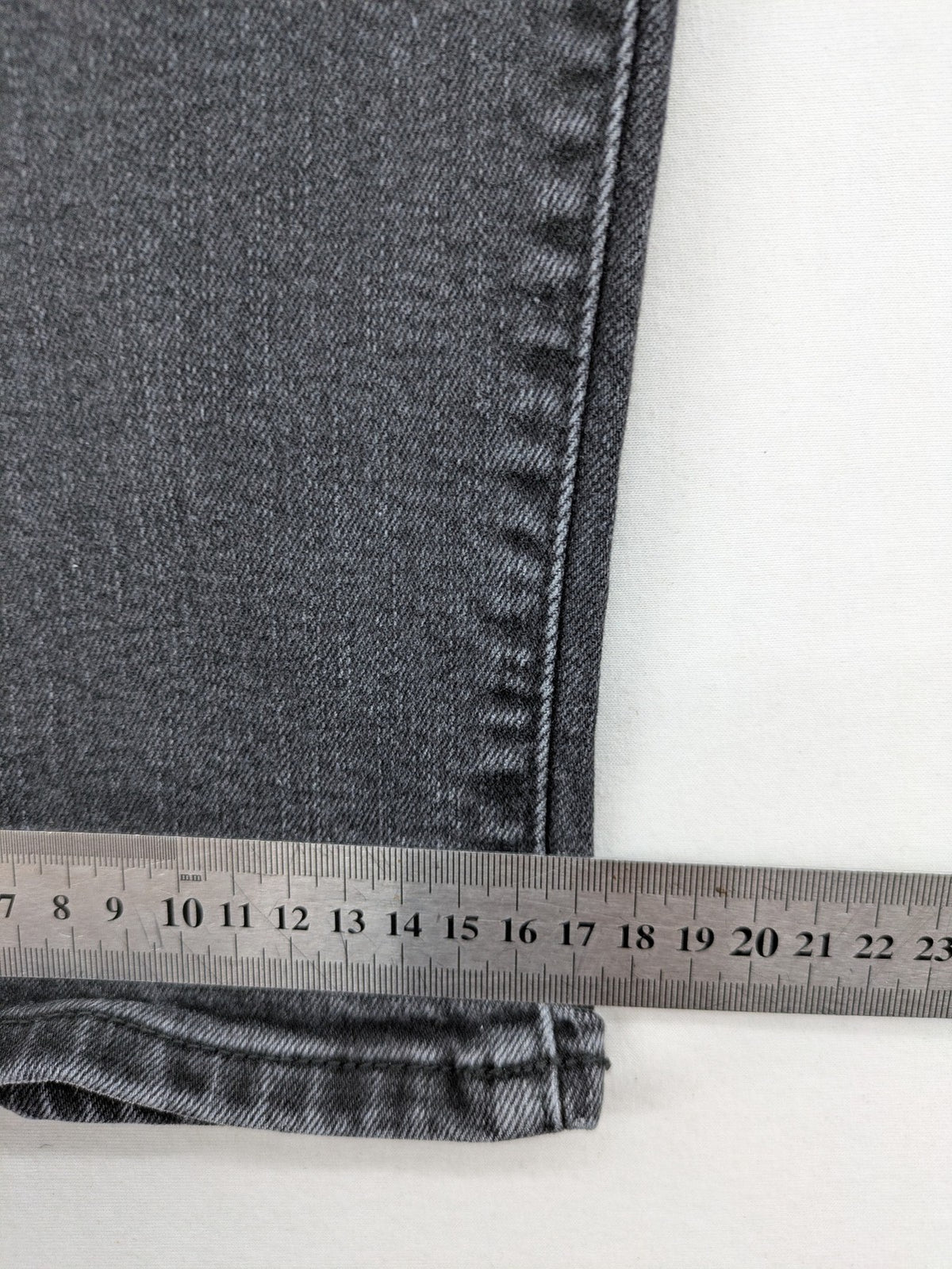 LTB blue straight jeans with classic 5-pocket design and low-rise slim fit.