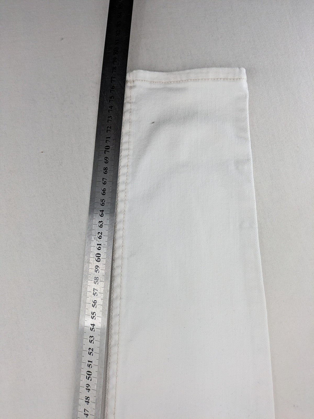 Hollister white super skinny high rise jeans with classic 5-pocket design and zipper closure.