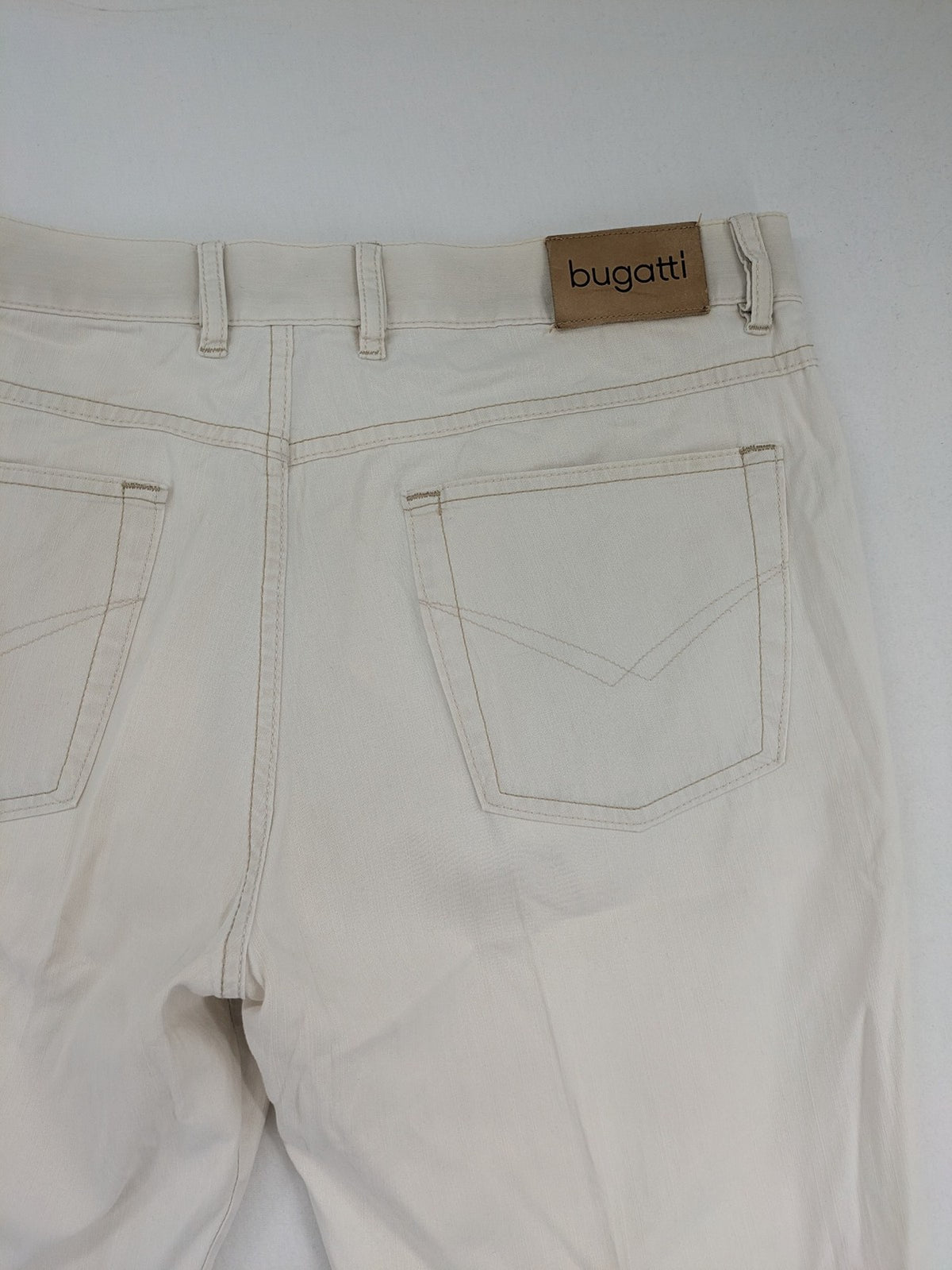 Bugatti beige straight jeans Texas model with classic 5-pocket design and logo patch.