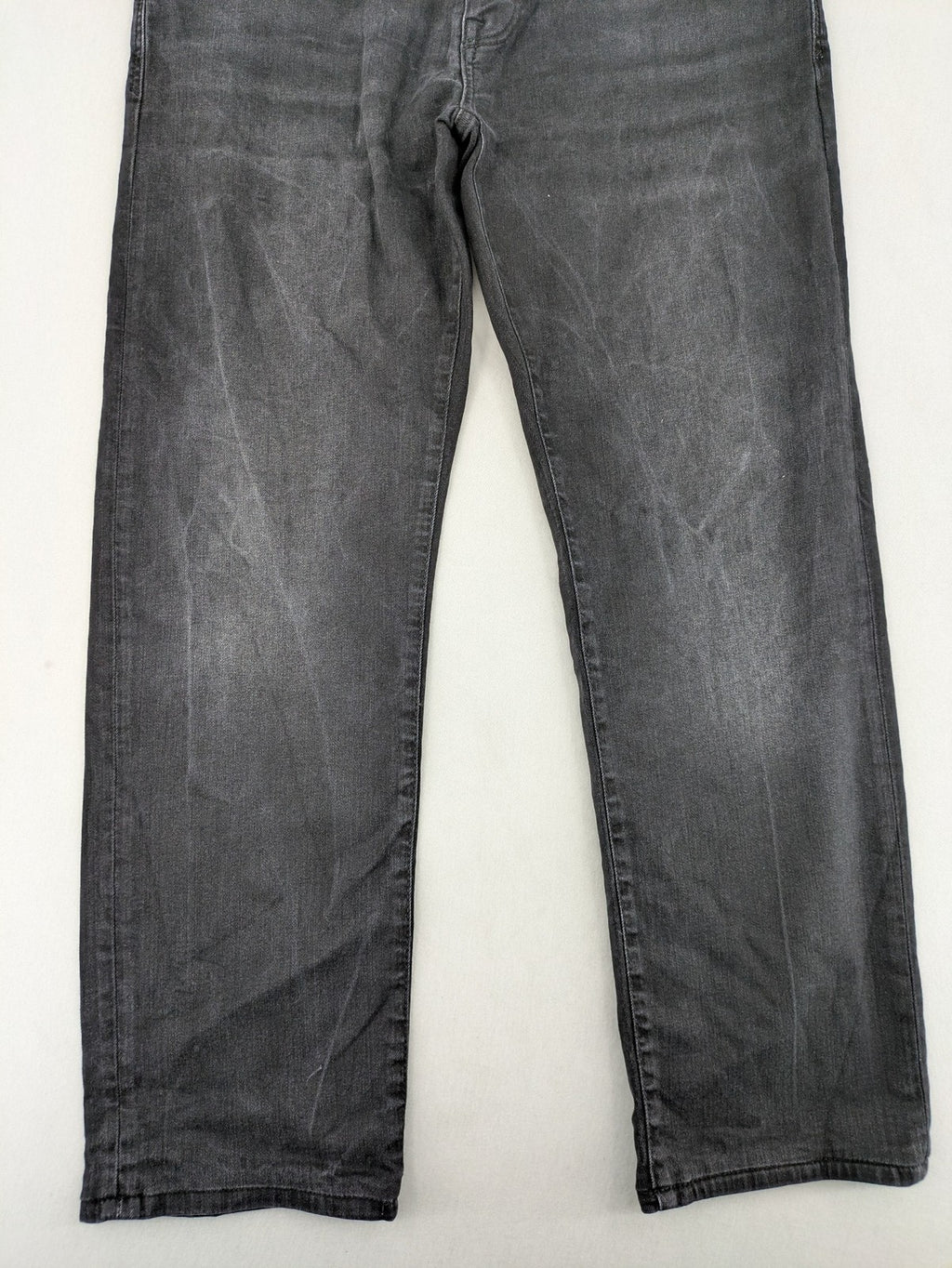 Mavi straight jeans black washed denim with subtle stretch and classic design.