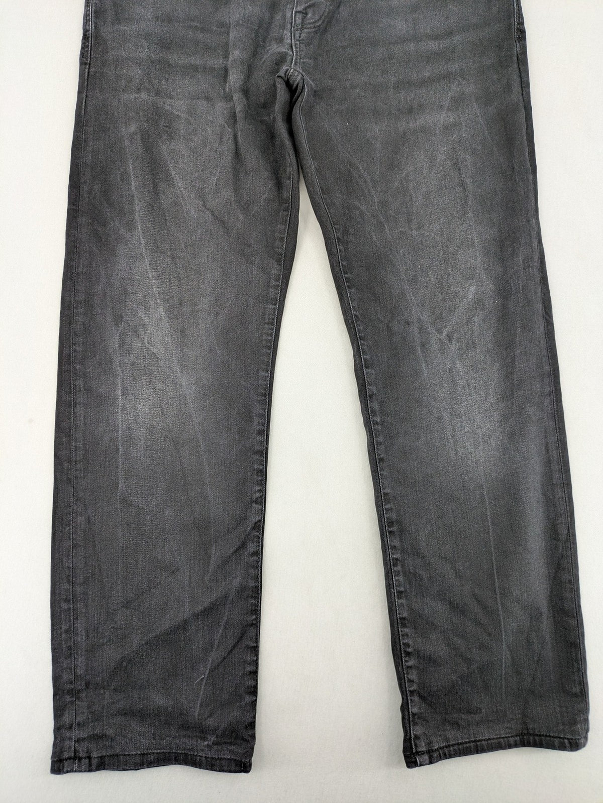 Mavi straight jeans black washed denim with subtle stretch and classic design.
