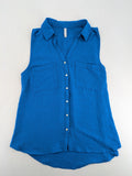 Amisu blue sleeveless blouse with classic collar, button placket, and high-low hem.