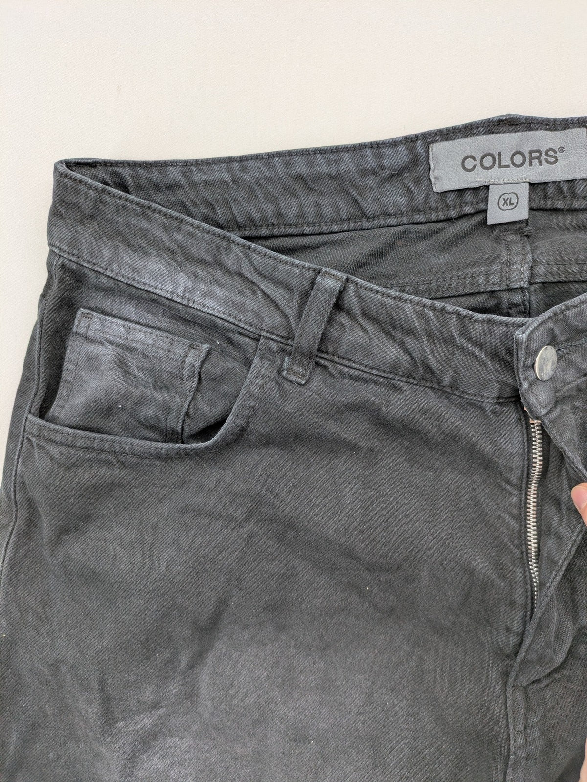 Colors grey straight jeans with washed look and classic 5-pocket design.