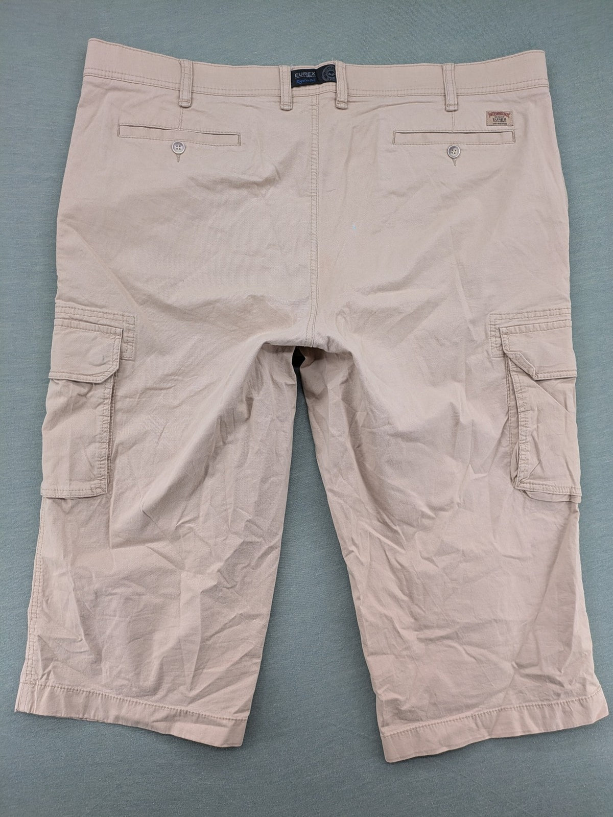 BRAX beige cargo shorts regular cut cotton with multiple pockets and classic design
