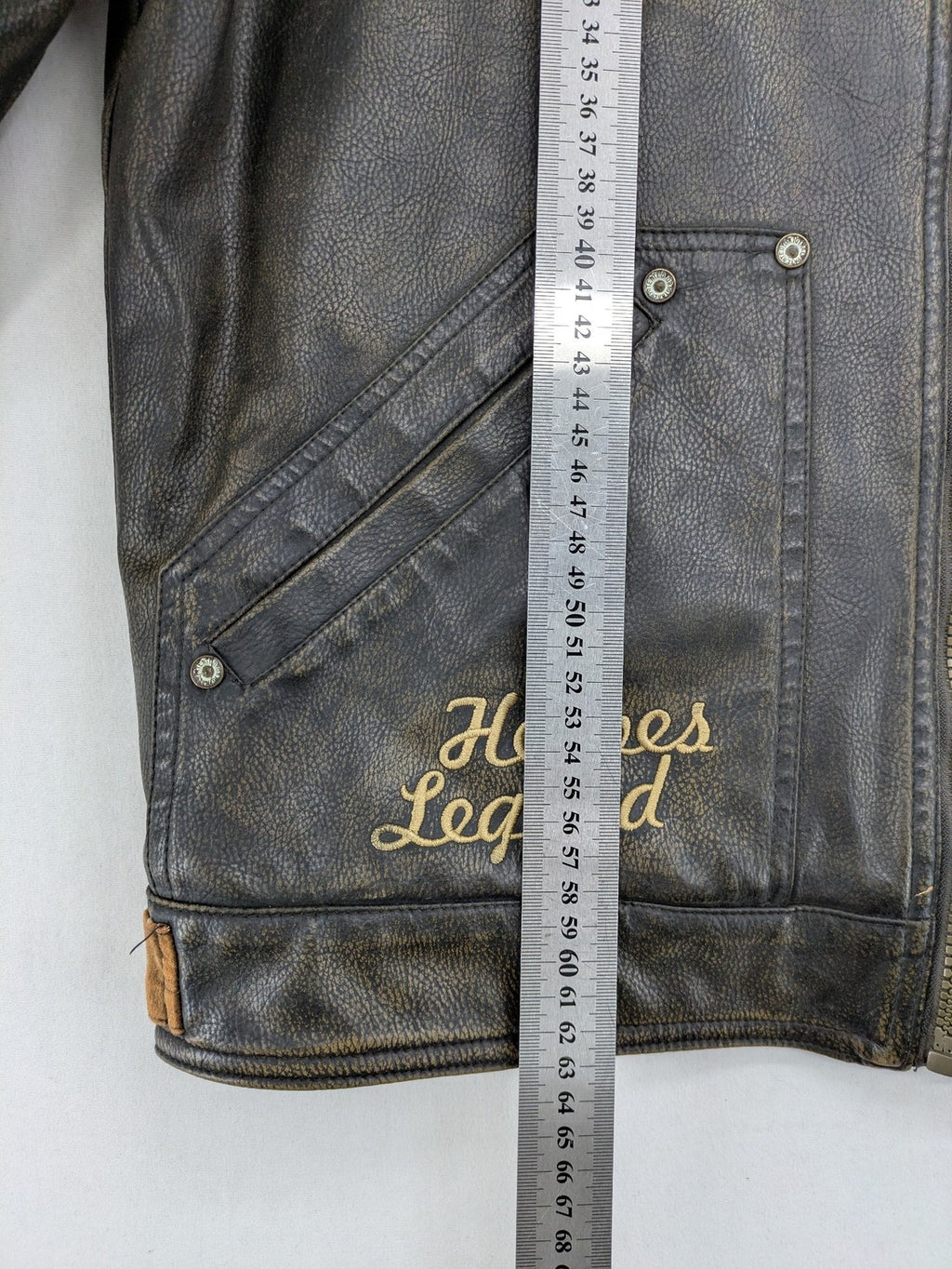 Junge brown bomber jacket with vintage patches and embroidered details in faux leather.