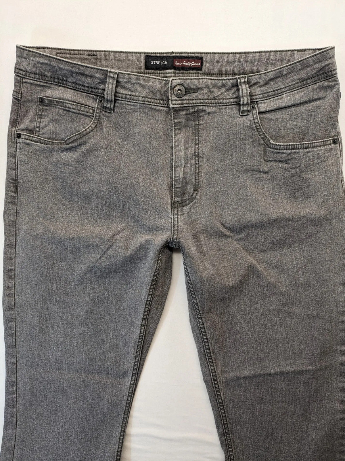 Charles Vögele grey straight leg jeans five-pocket design with zipper, stretch material.