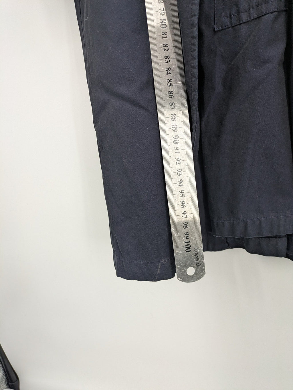 Freic navy trench coat single-breasted design with elegant collar and buttoned flap pockets.