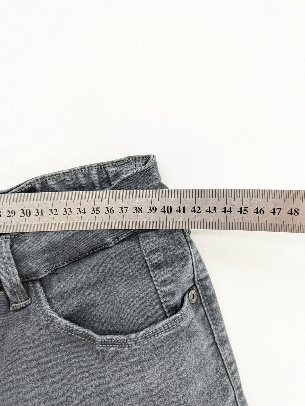 Bonita grey straight jeans 5-pocket style with stretch material and slim fit design.