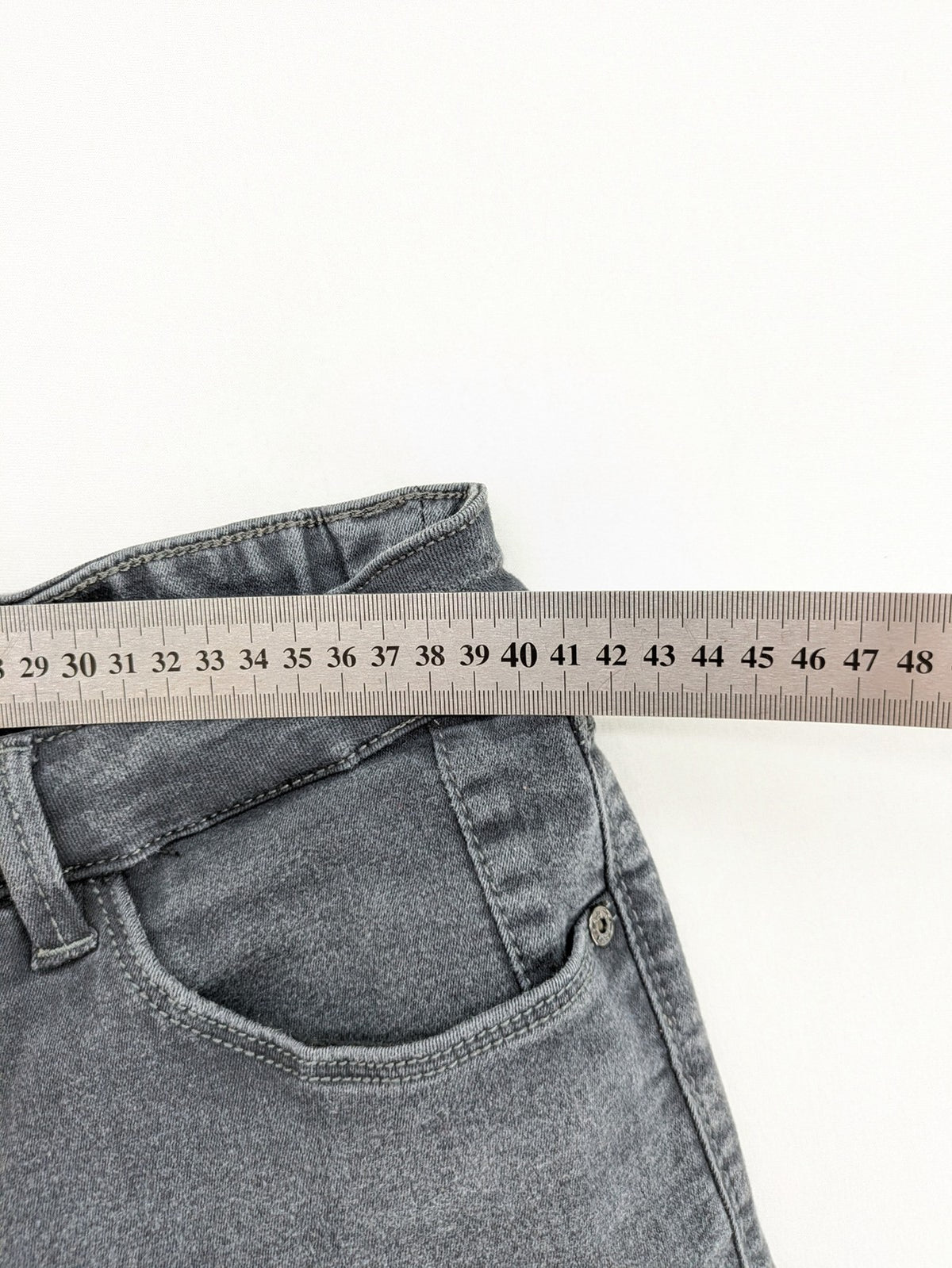 Bonita grey straight jeans 5-pocket style with stretch material and slim fit design.