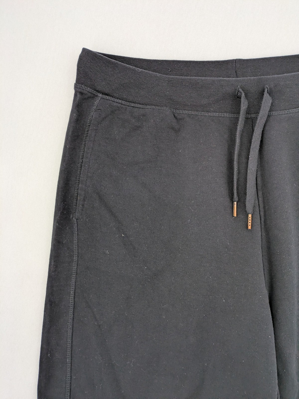 Crivit black sweatshorts cotton blend with elastic waistband and side pockets.