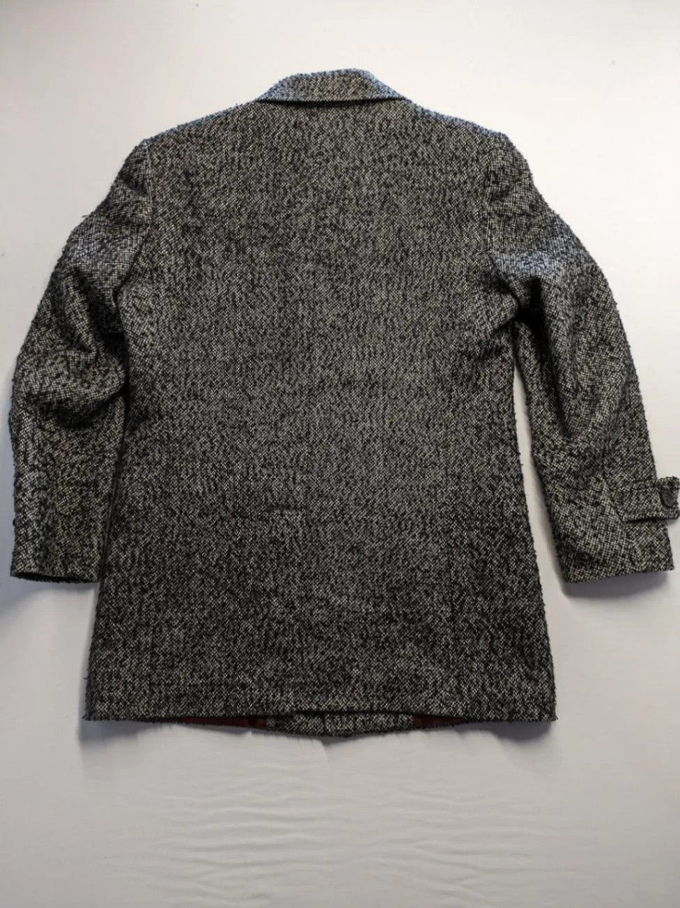 Uomo grey and pink wool coat with red lining and button closure, size 54.