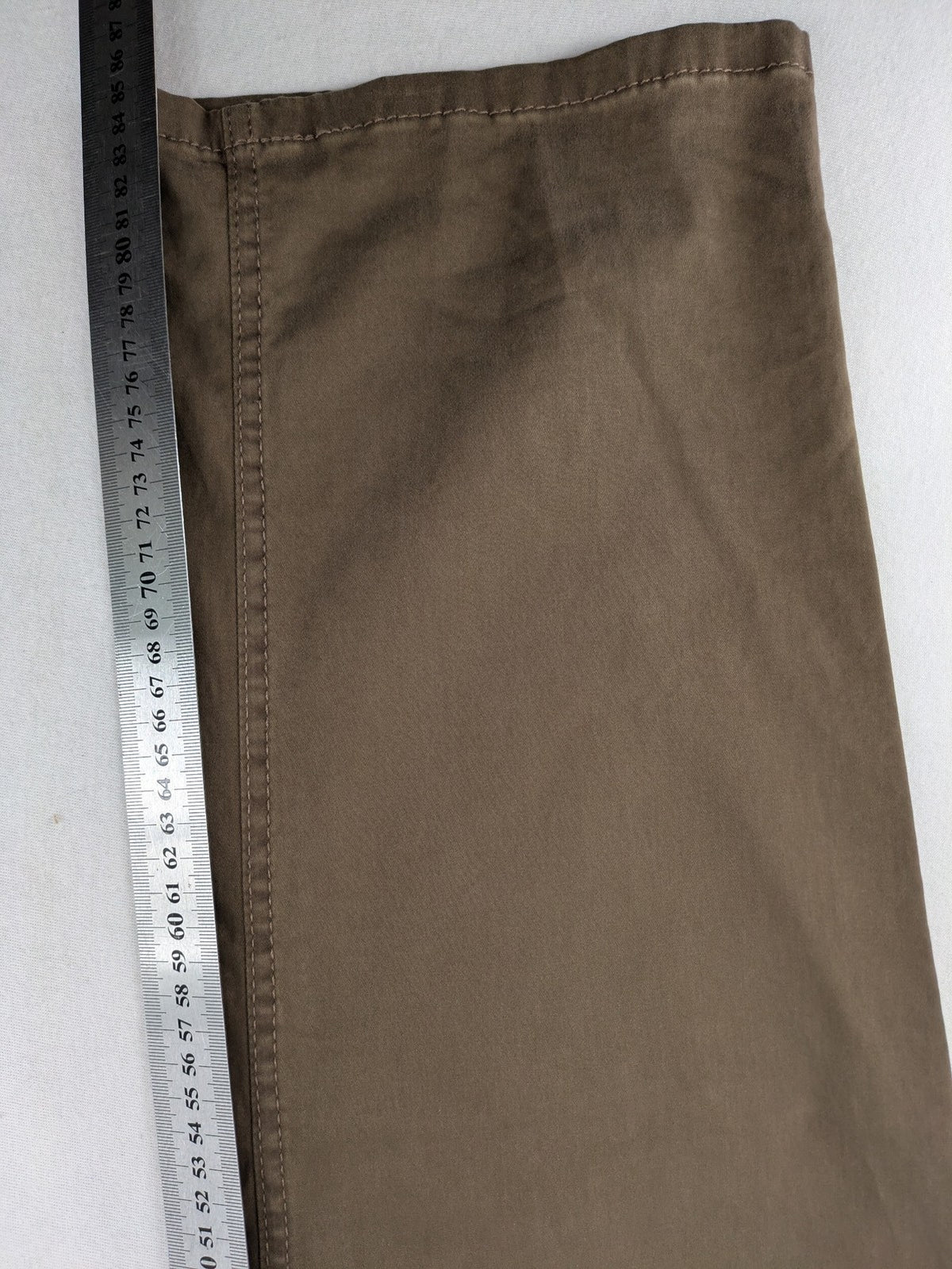 BRAX khaki chinos Cooper Fancy regular fit soft cotton blend with logo detail.