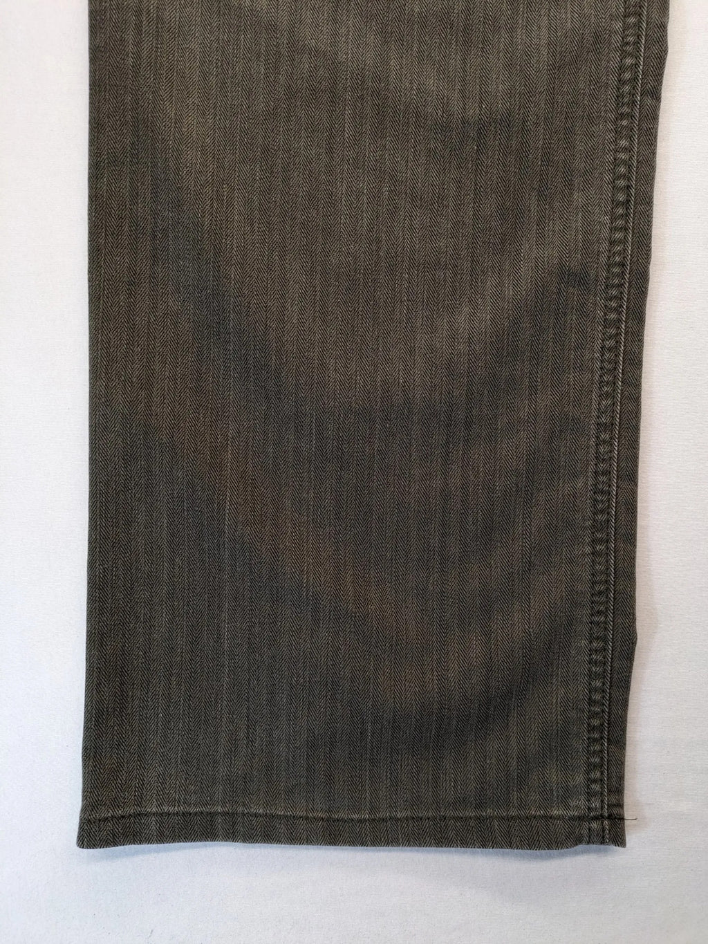 Gerry Weber grey straight jeans with herringbone pattern and classic 5-pocket design.