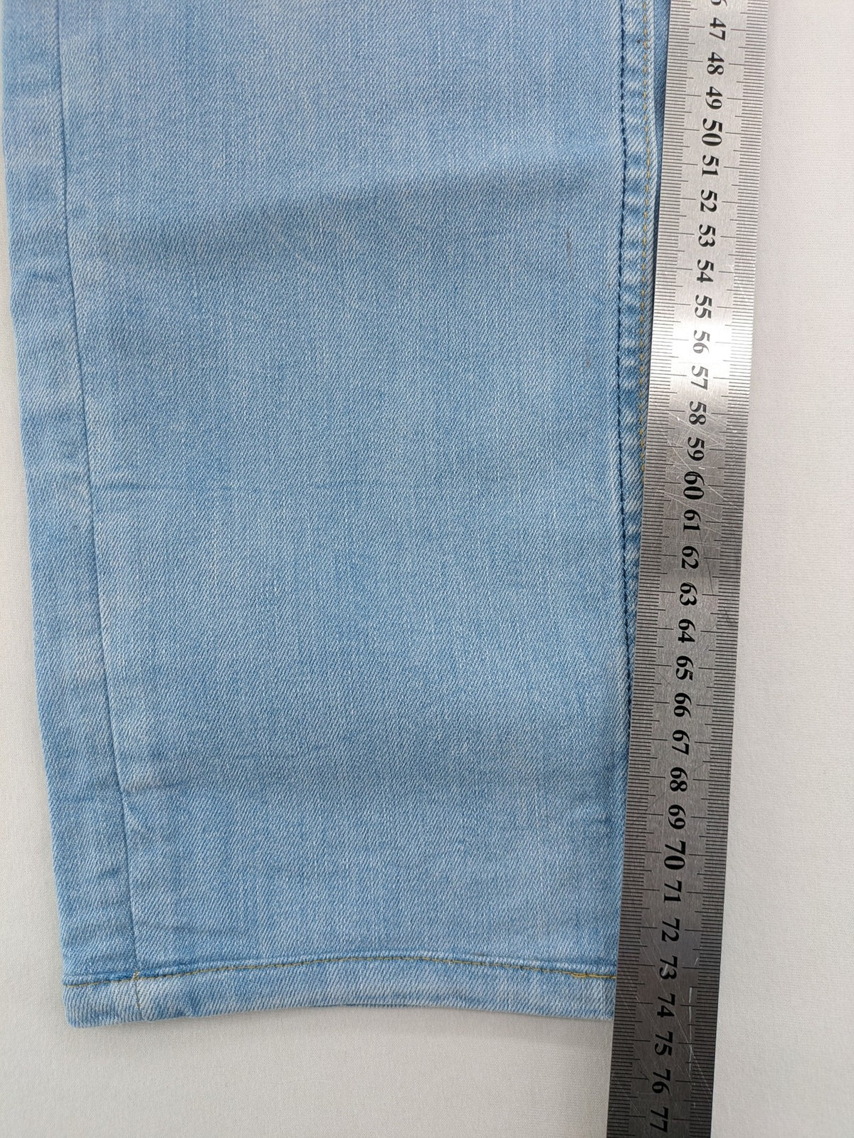 Mustang straight jeans light blue wash classic five-pocket design durable material