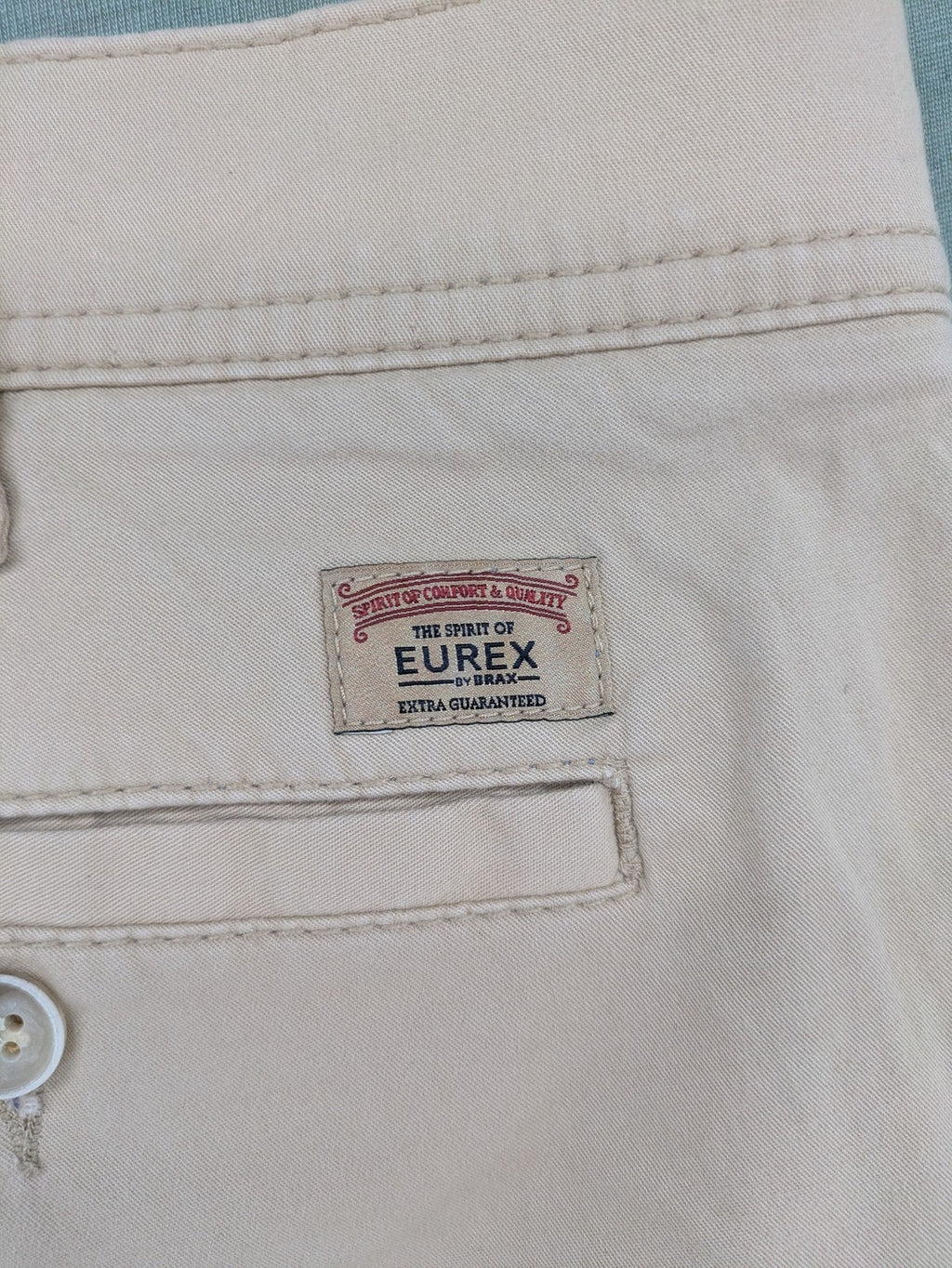 BRAX beige cargo shorts regular cut cotton with multiple pockets and classic design