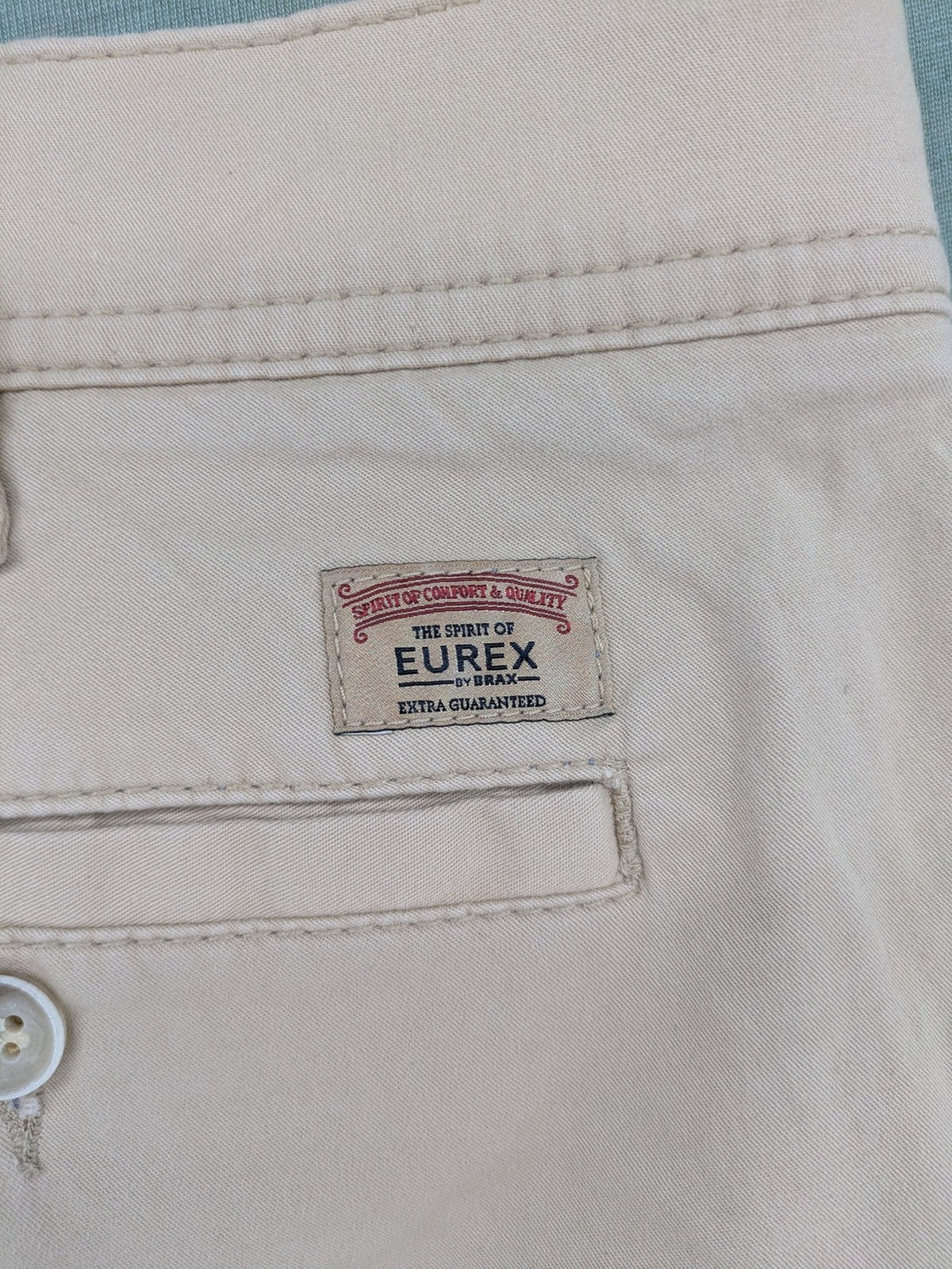 BRAX beige cargo shorts regular cut cotton with multiple pockets and classic design