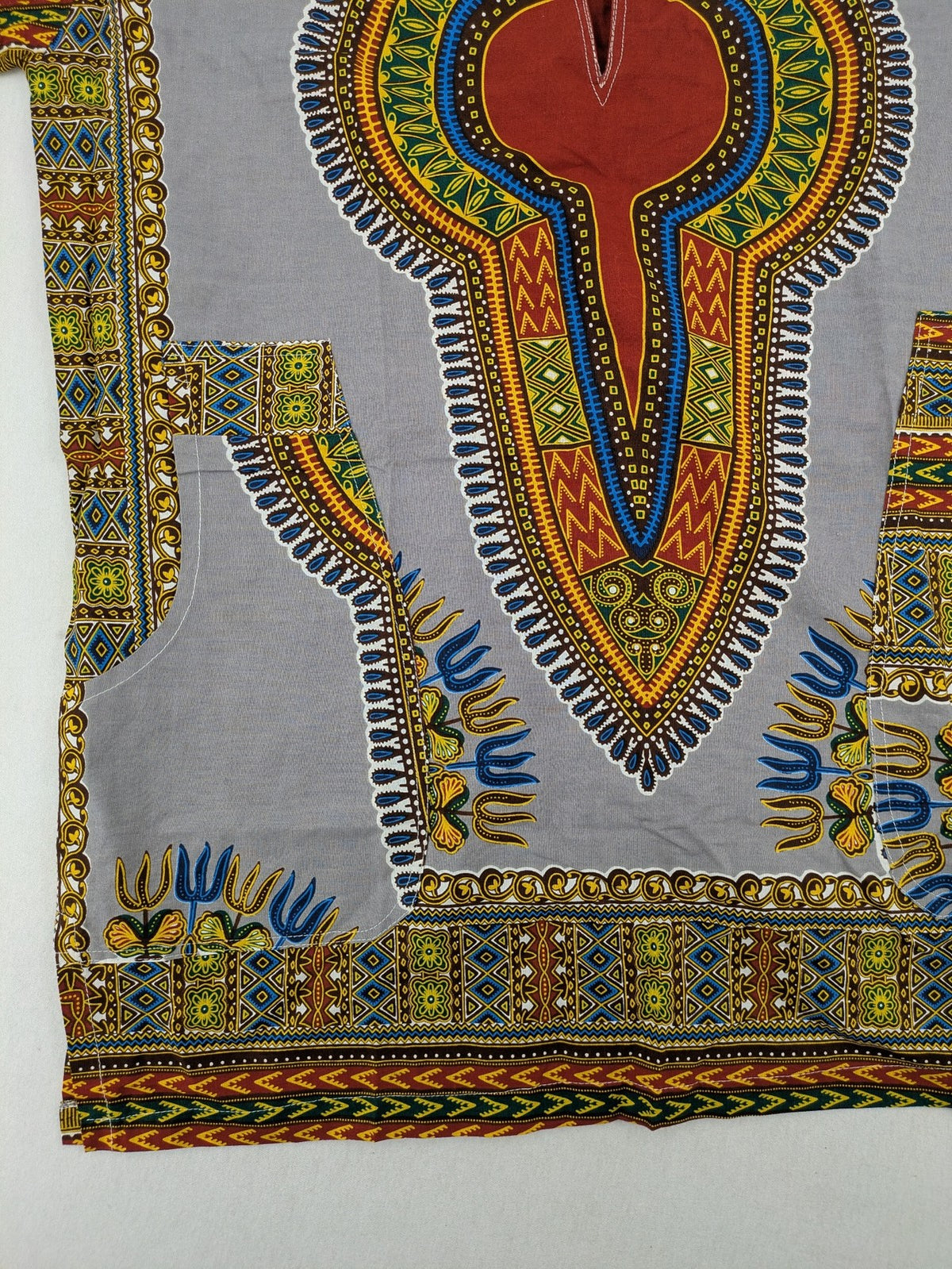 Kaftan multi Dashiki top grey with tribal patterns and front pockets, V-neck design.