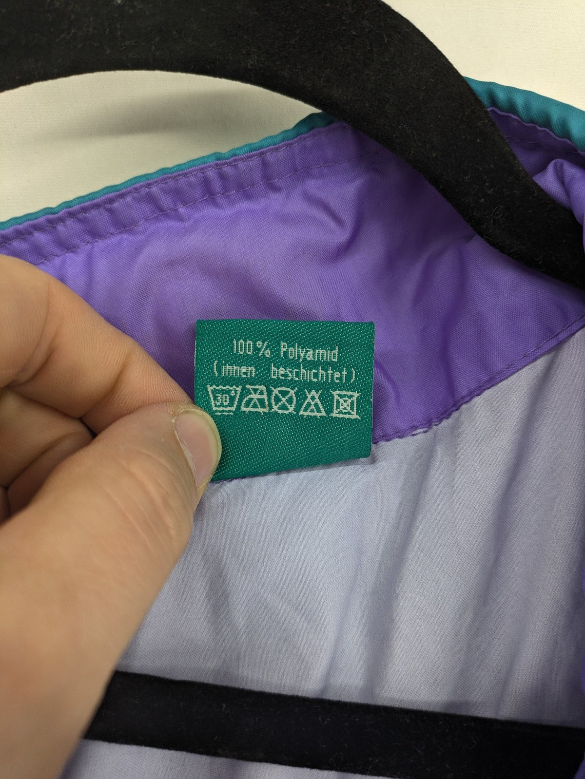 Linea blue and green vintage windbreaker jacket, 90s colorblock design, 100% polyamide.