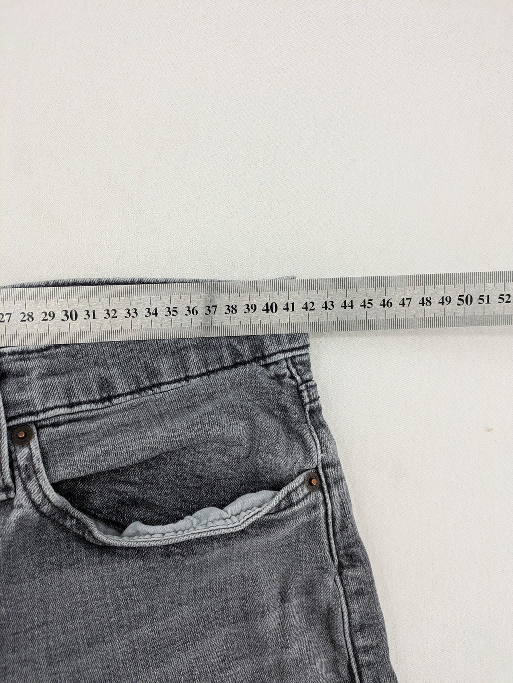 Levi's red straight jeans with classic 5-pocket design and slim taper fit.