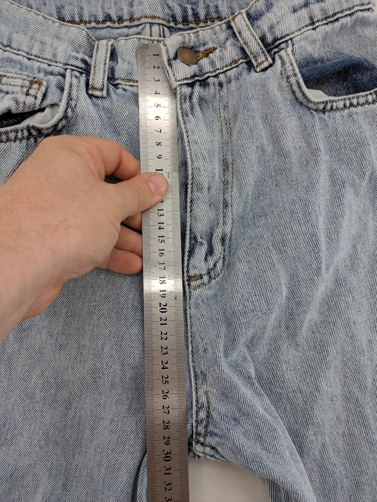 Damen straight jeans hellblau, High Waist, klassisches 5-Pocket-Design, entspannte Passform.