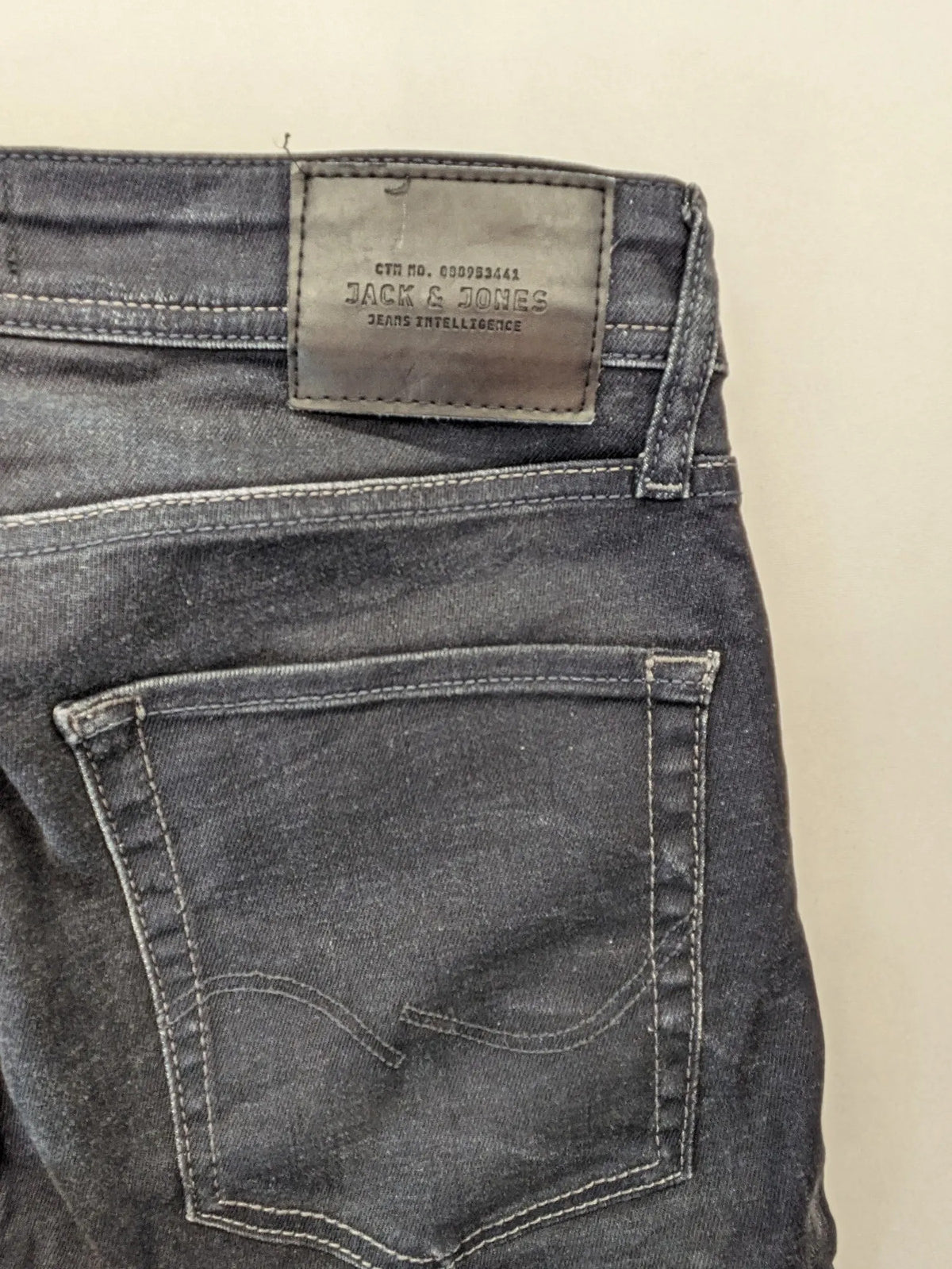 Jack & Jones grey slim fit jeans with classic 5-pocket style and button closure.