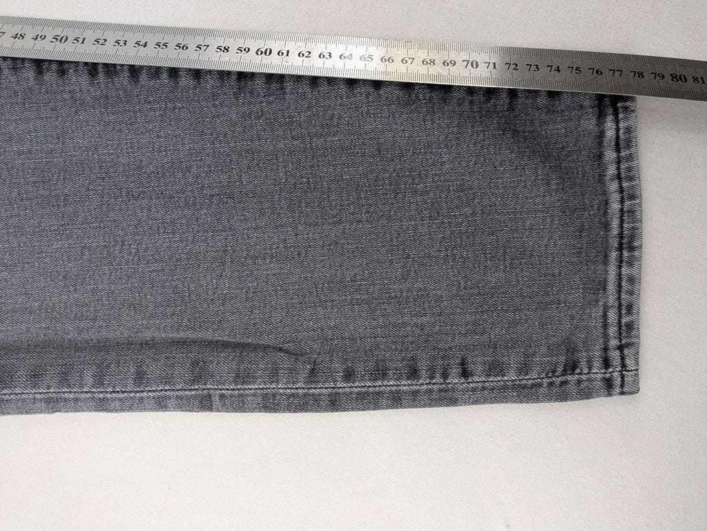 Levi's red straight jeans with classic 5-pocket design and slim taper fit.