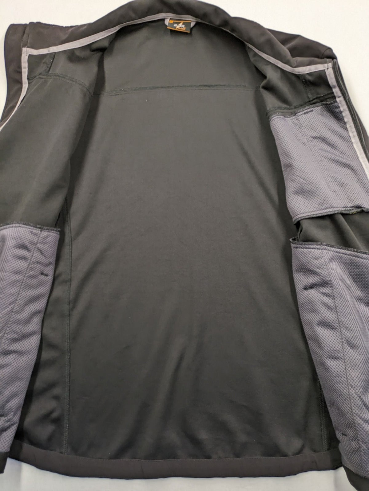Maui Sports grey softshell jacket XL with contrasting yellow zipper and multiple pockets.