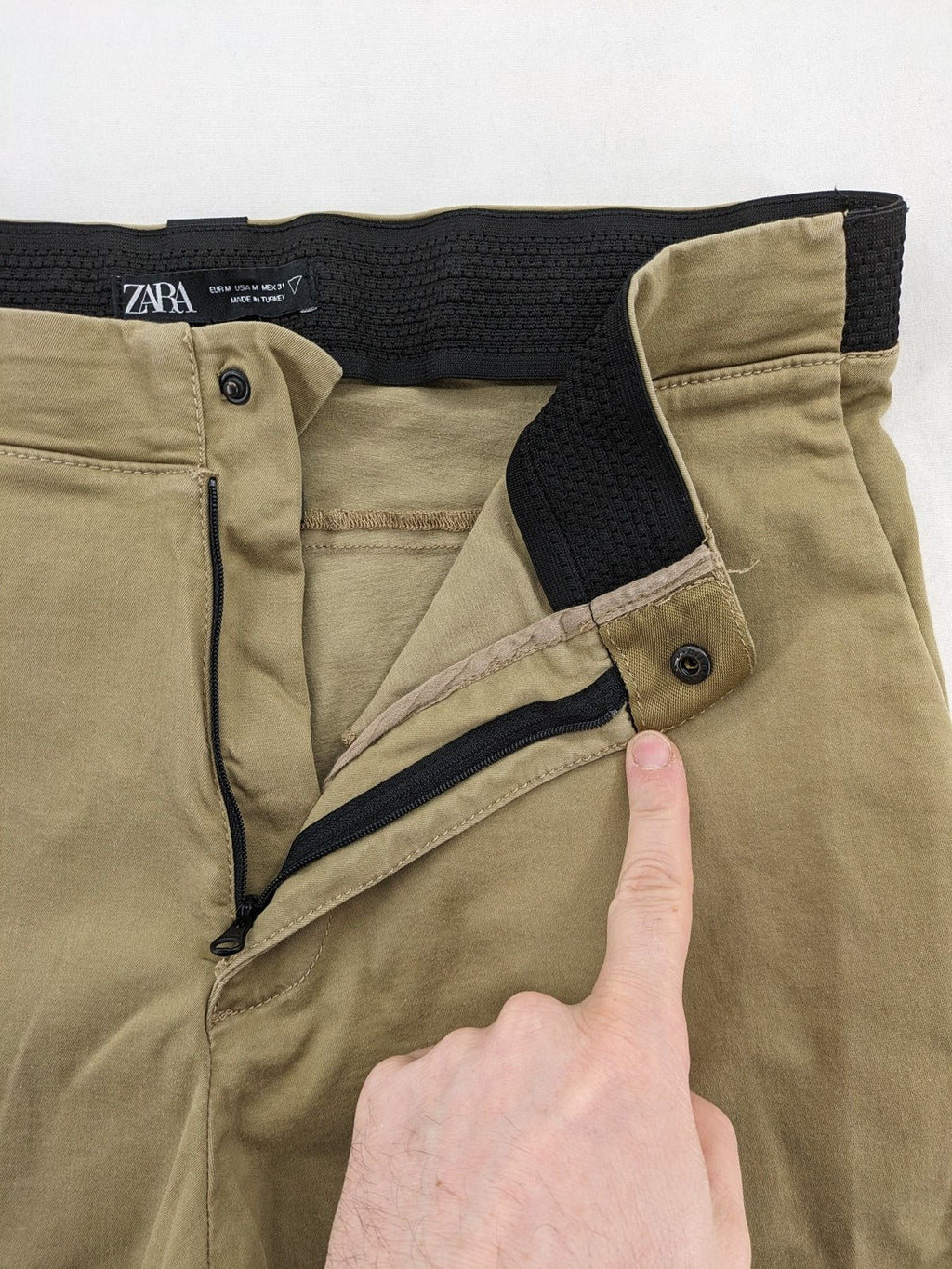 Zara khaki pants with elastic waistband, made from stretch cotton blend for comfort.