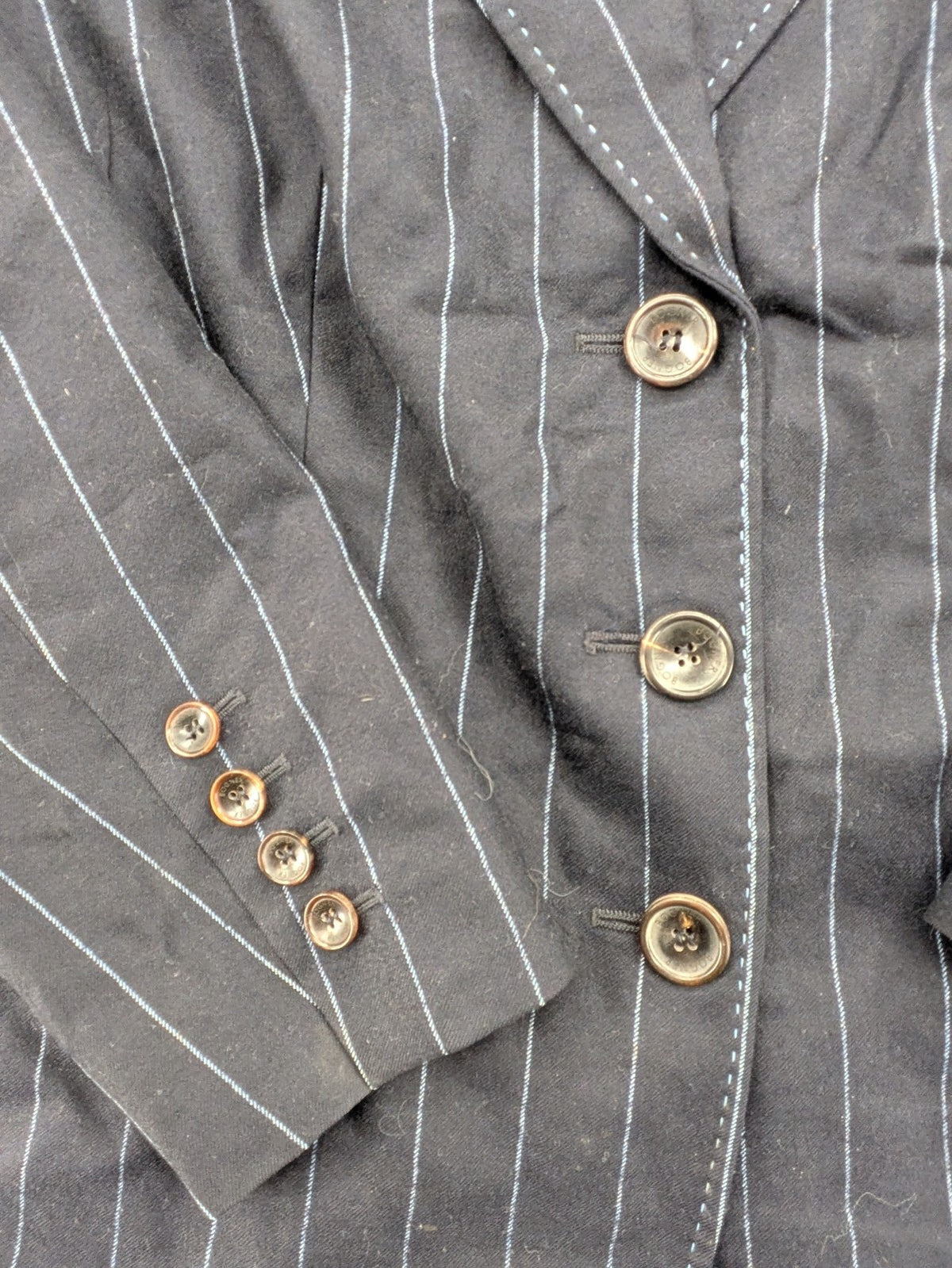 Bogner grey blazer with black pinstripes and contrast stitching, made of 100% virgin wool.