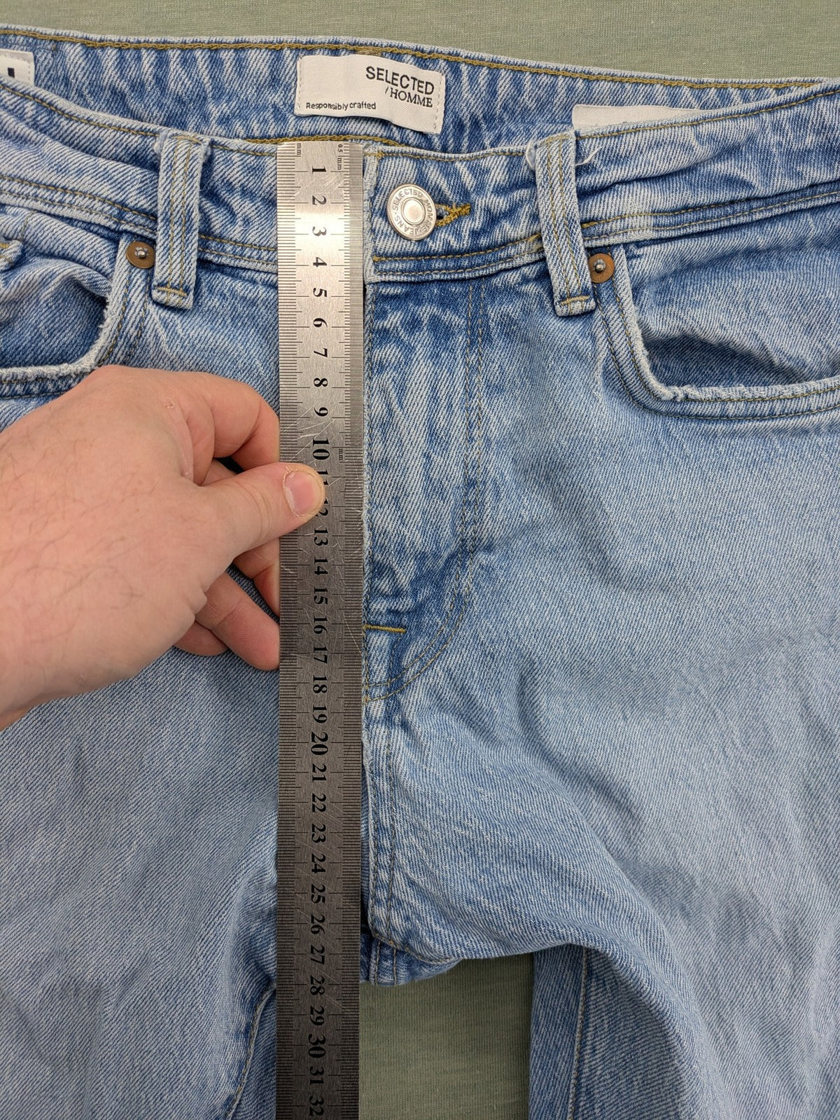 Selected Homme blue slim fit jeans with classic wash and stretch cotton material.