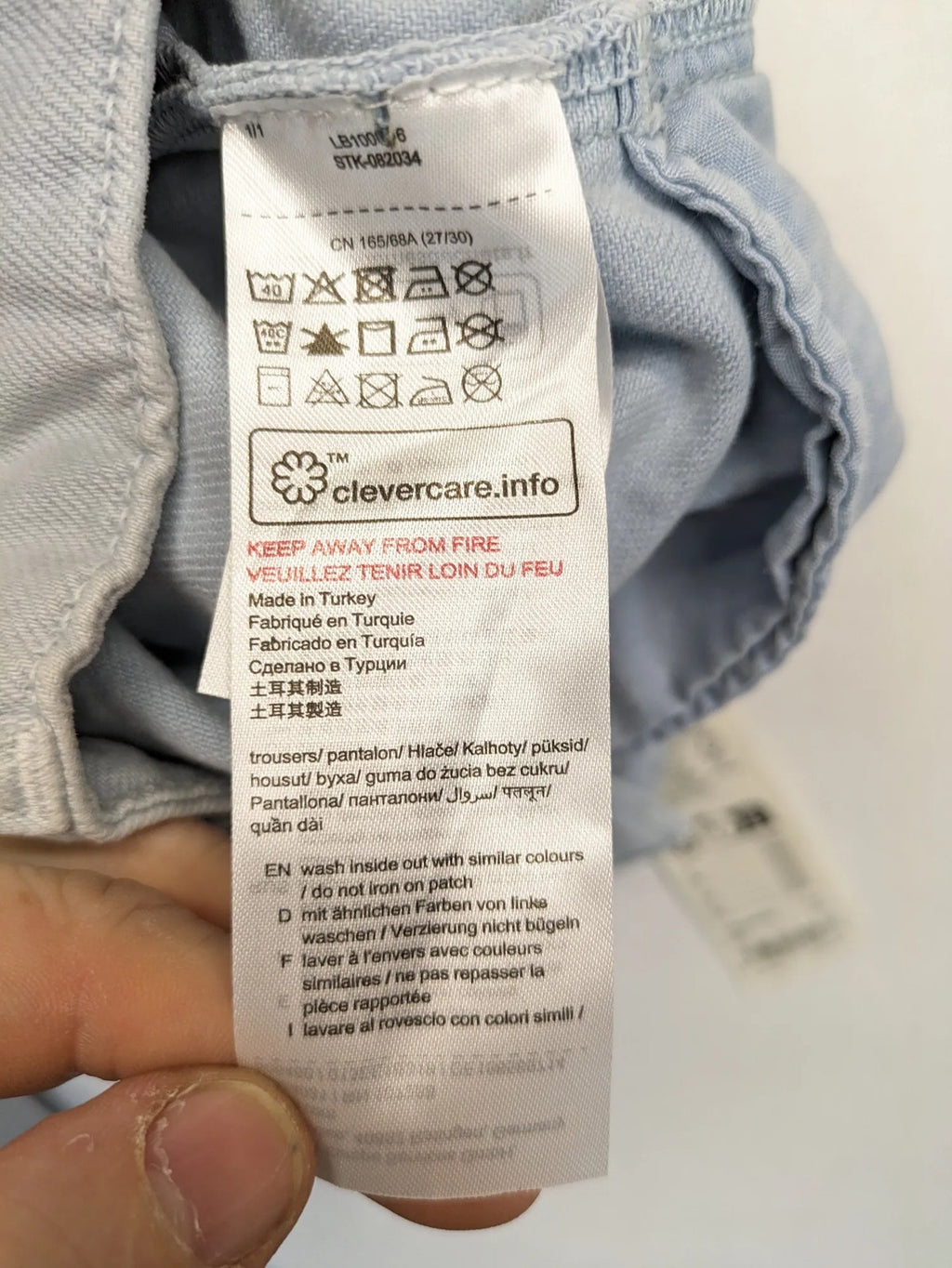 Esprit blue mom fit jeans high waist with classic 5-pocket design and logo.