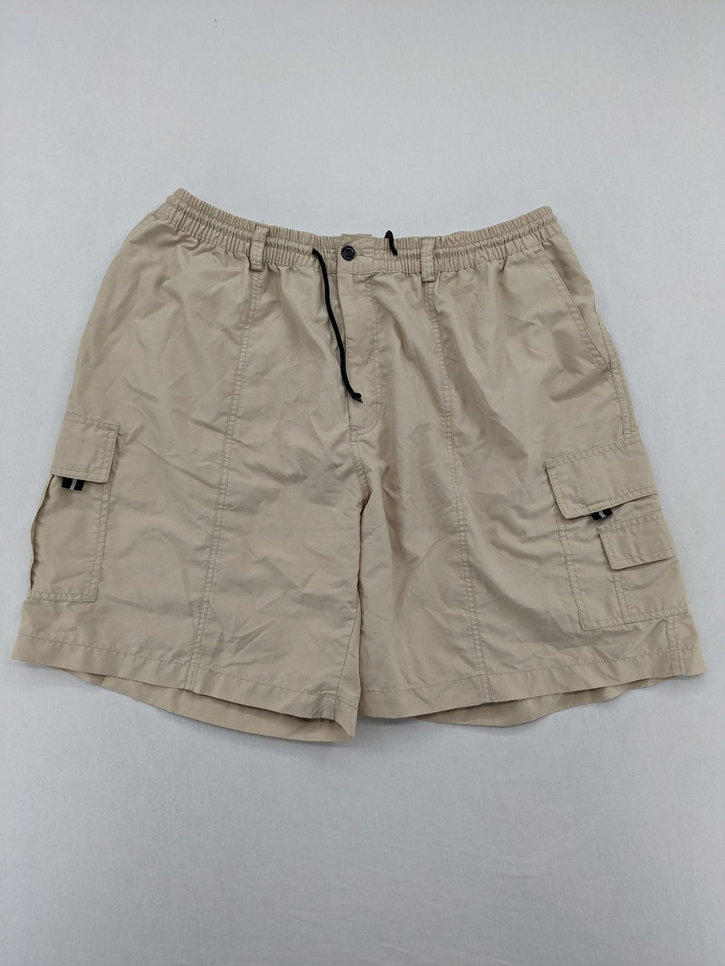 MAI Fashion beige cargo shorts with elastic waistband and spacious side pockets.