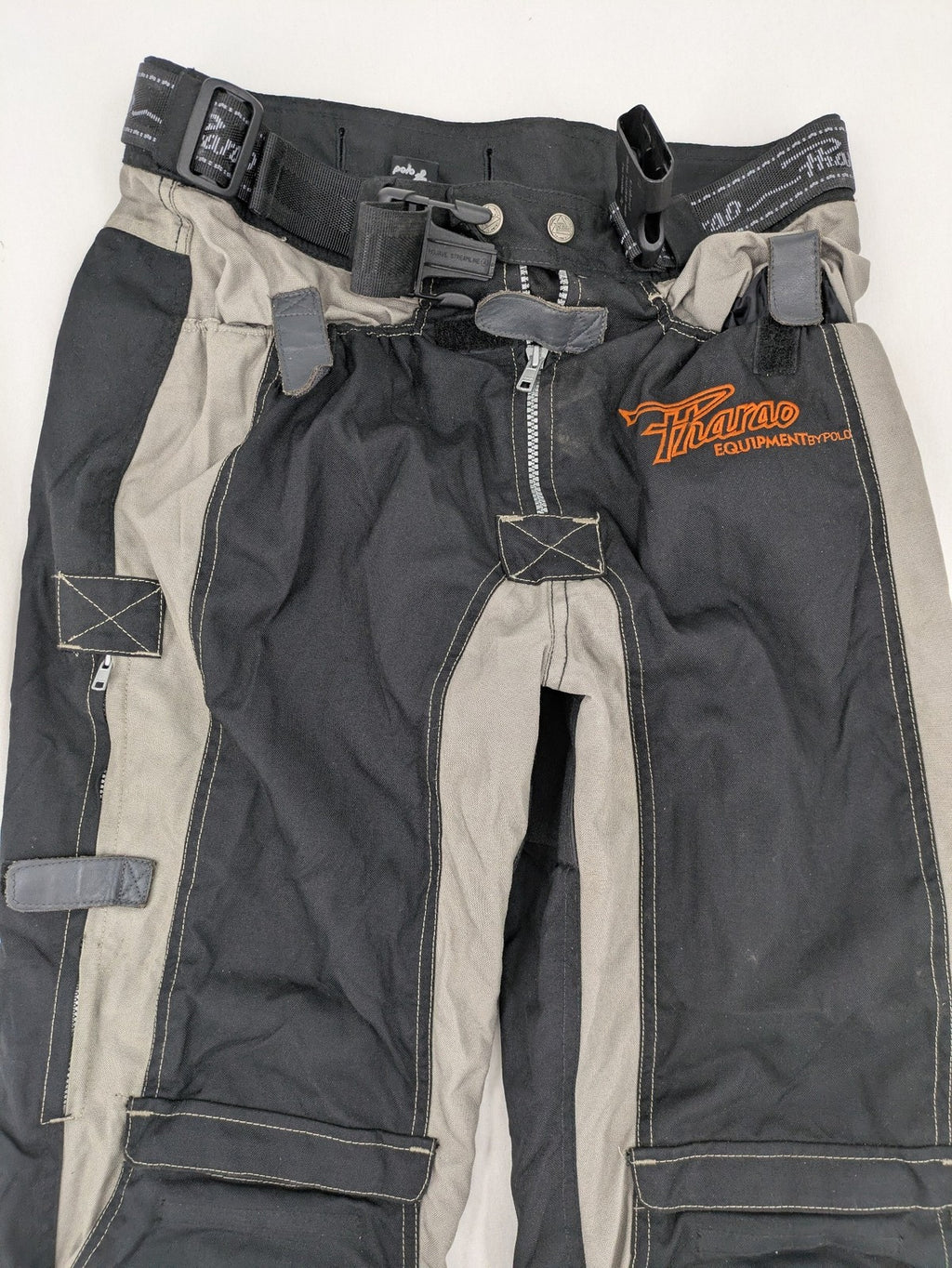 Pharao cream chaps with integrated knee protectors and adjustable waist belt.